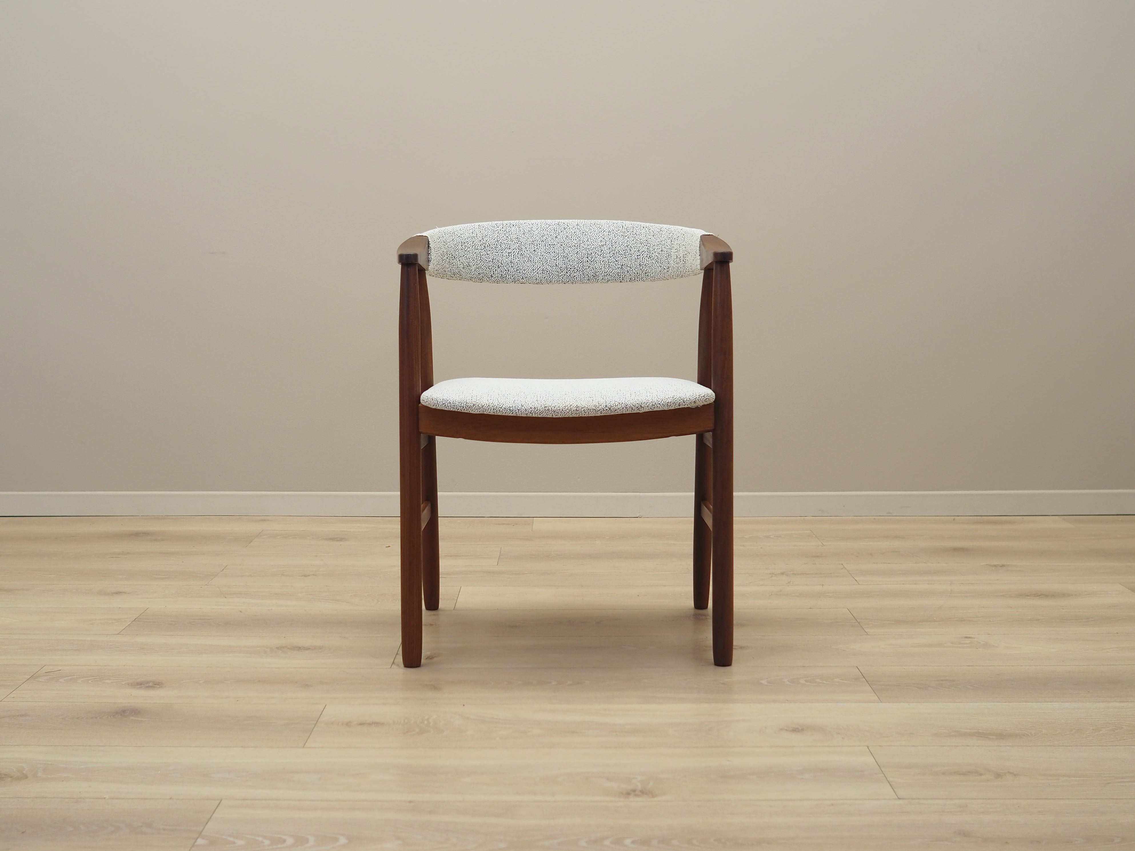 Teak_chair_in_Danish_design_1970s_production_Denmark