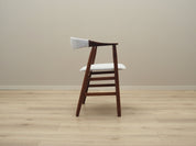 Teak_chair_in_Danish_design_1970s_production_Denmark