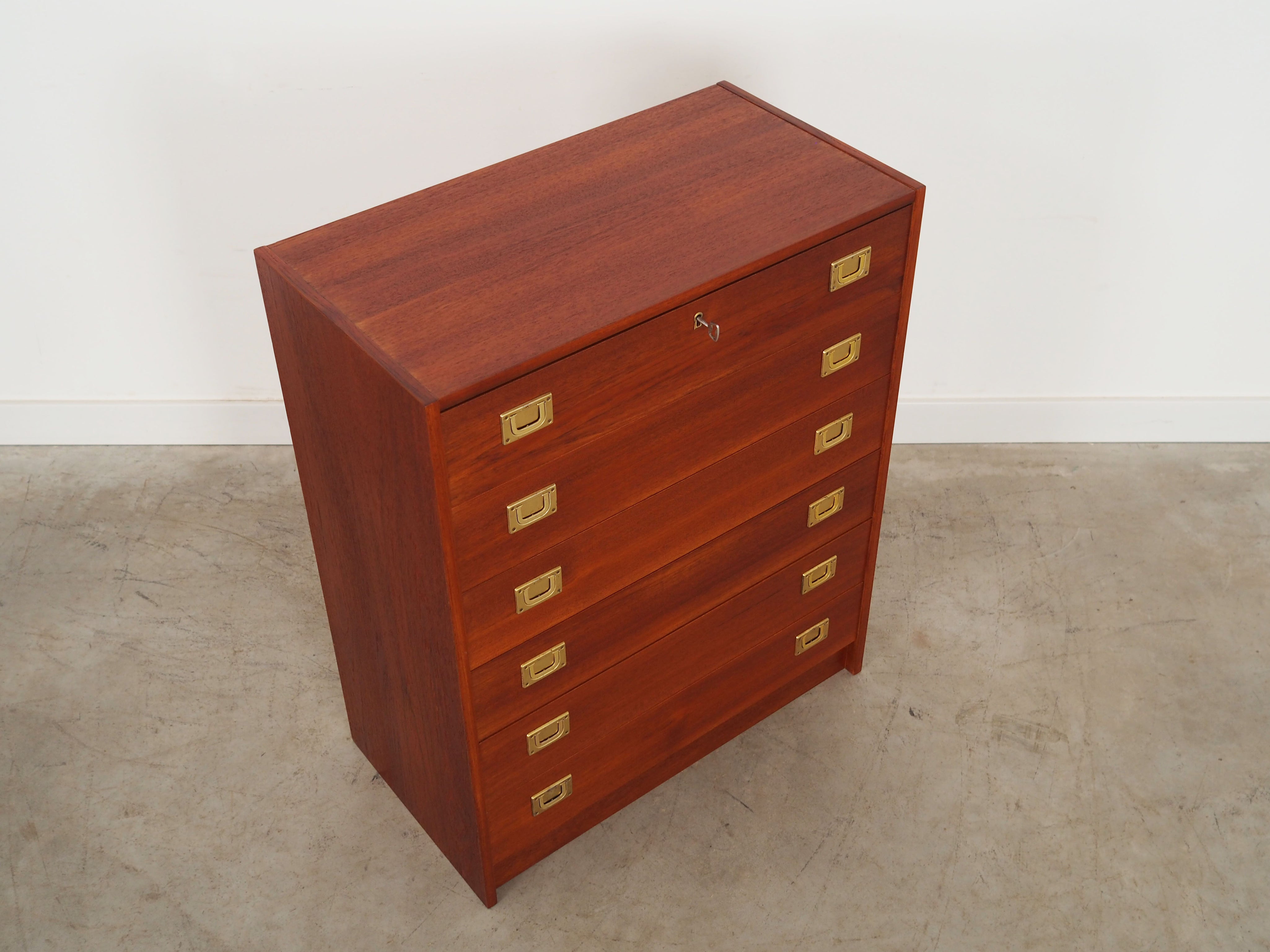 Teak_chest_of_drawers_1960s