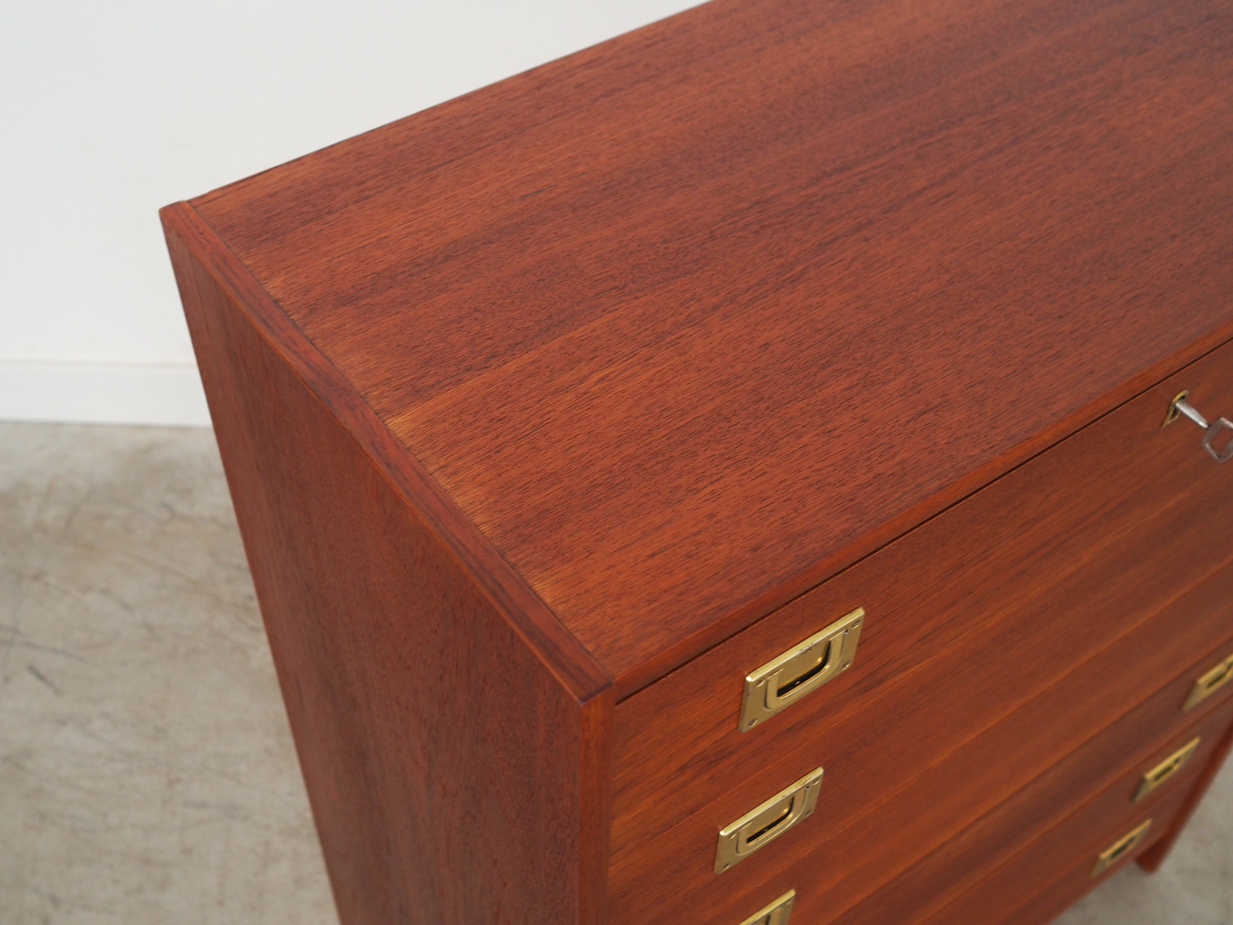 Teak_chest_of_drawers_1960s