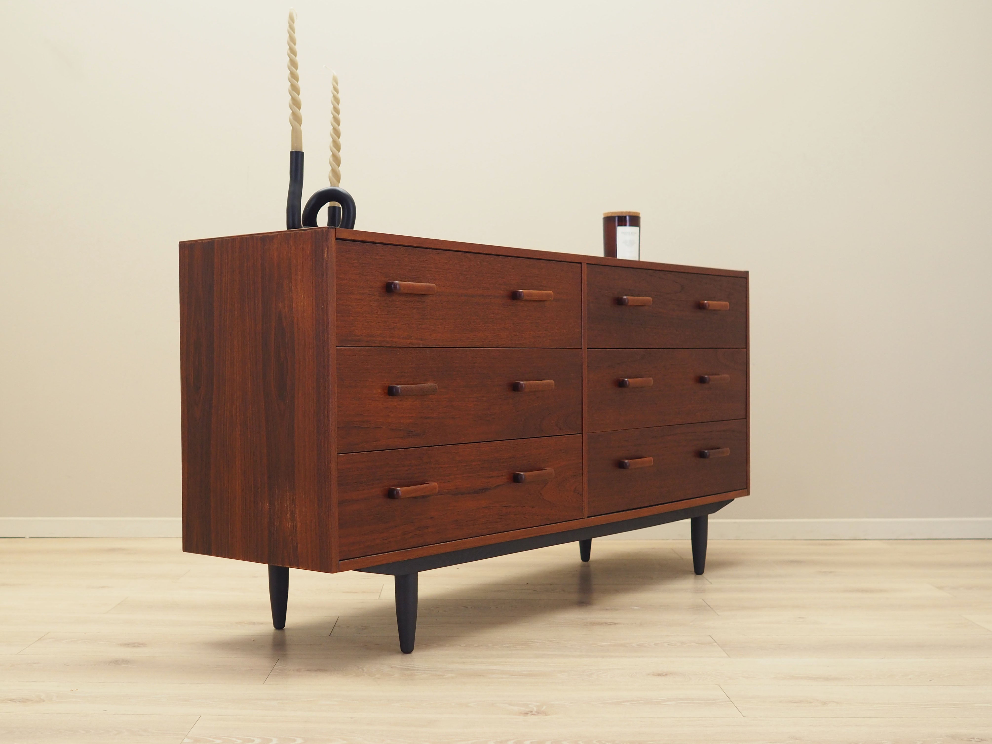 Teak_chest_of_drawers_Danish_design_1970s_production_Denmark