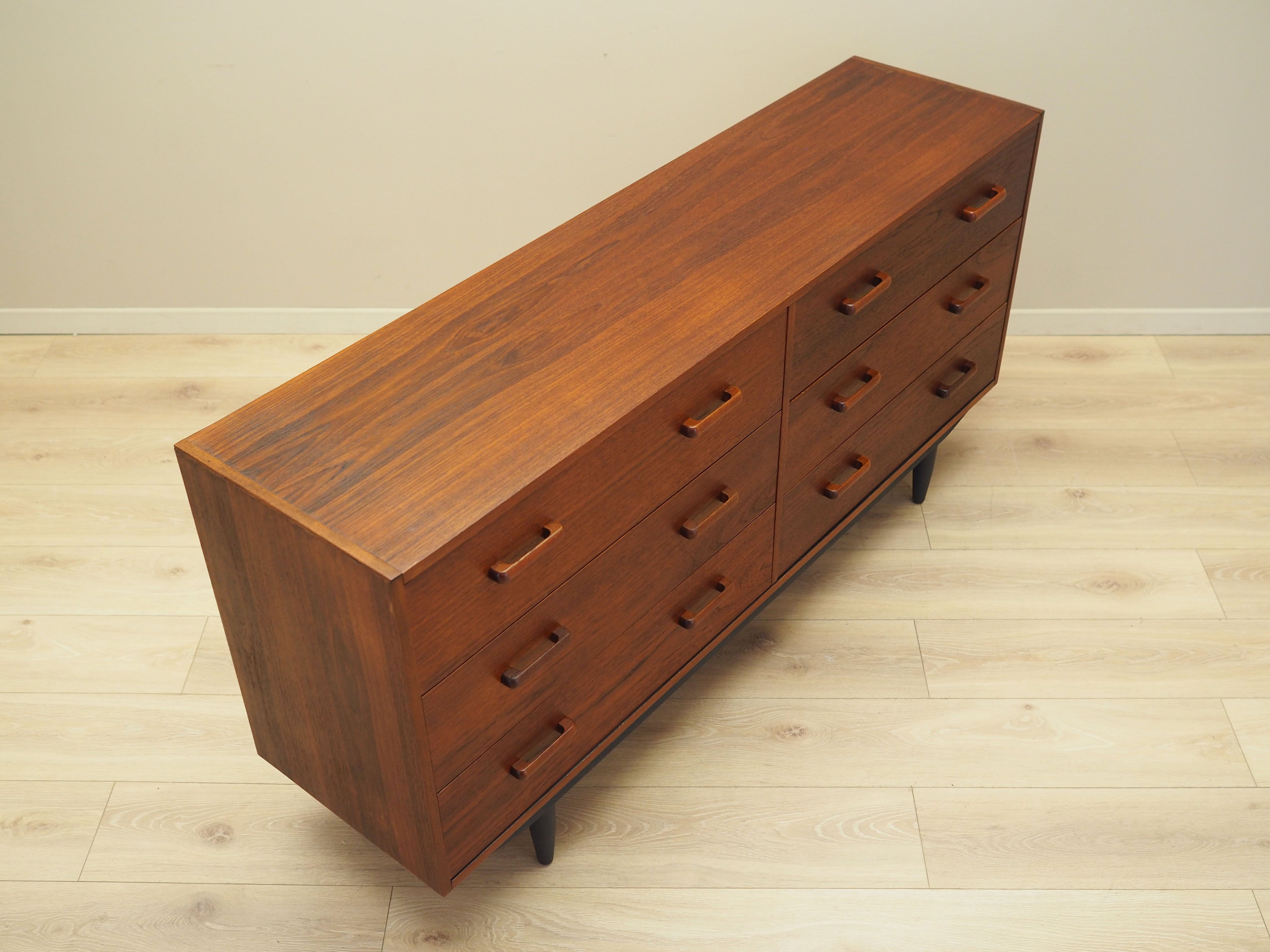 Teak_chest_of_drawers_Danish_design_1970s_production_Denmark