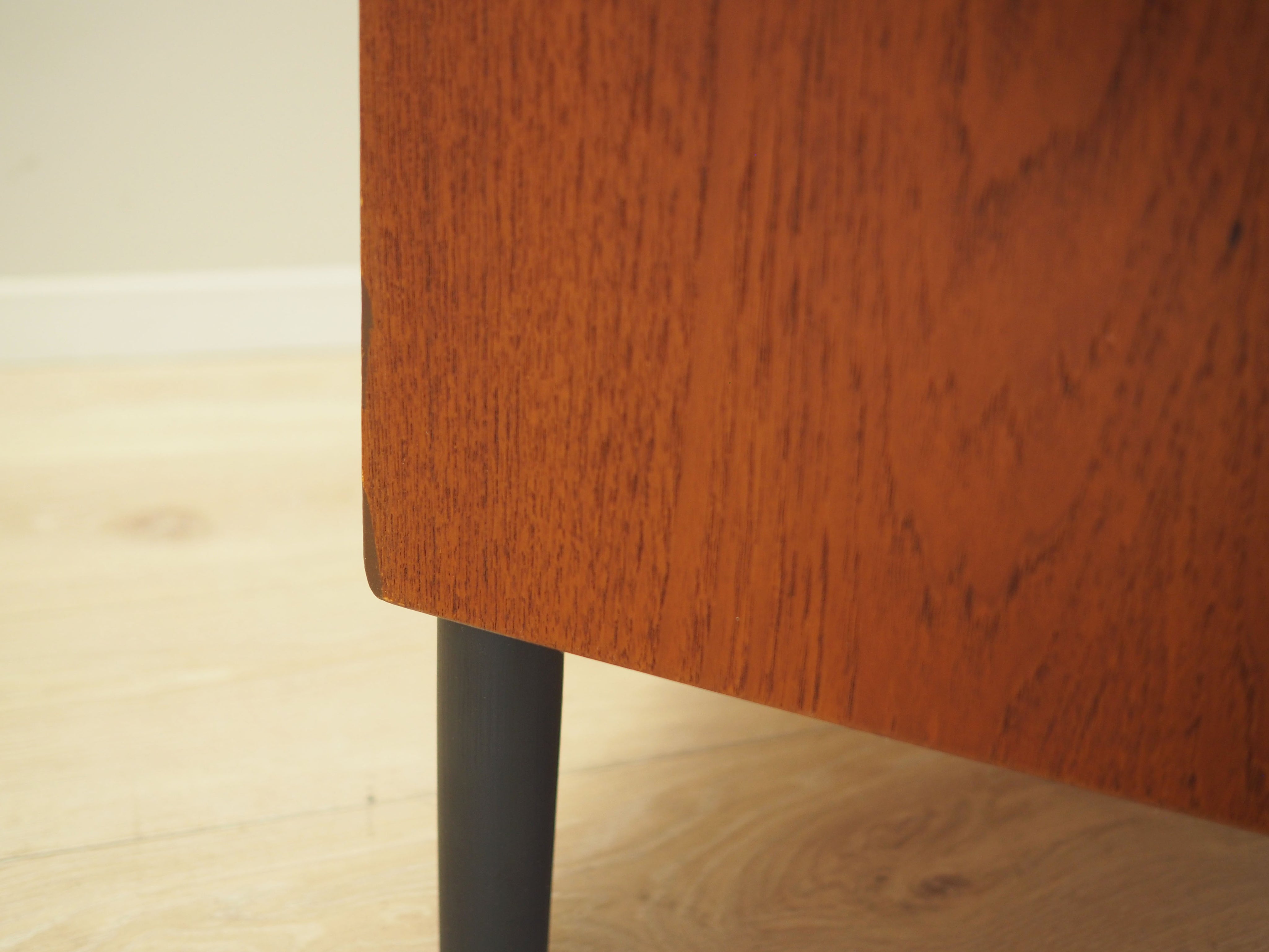 Teak_chest_of_drawers_Danish_design_from_1970s