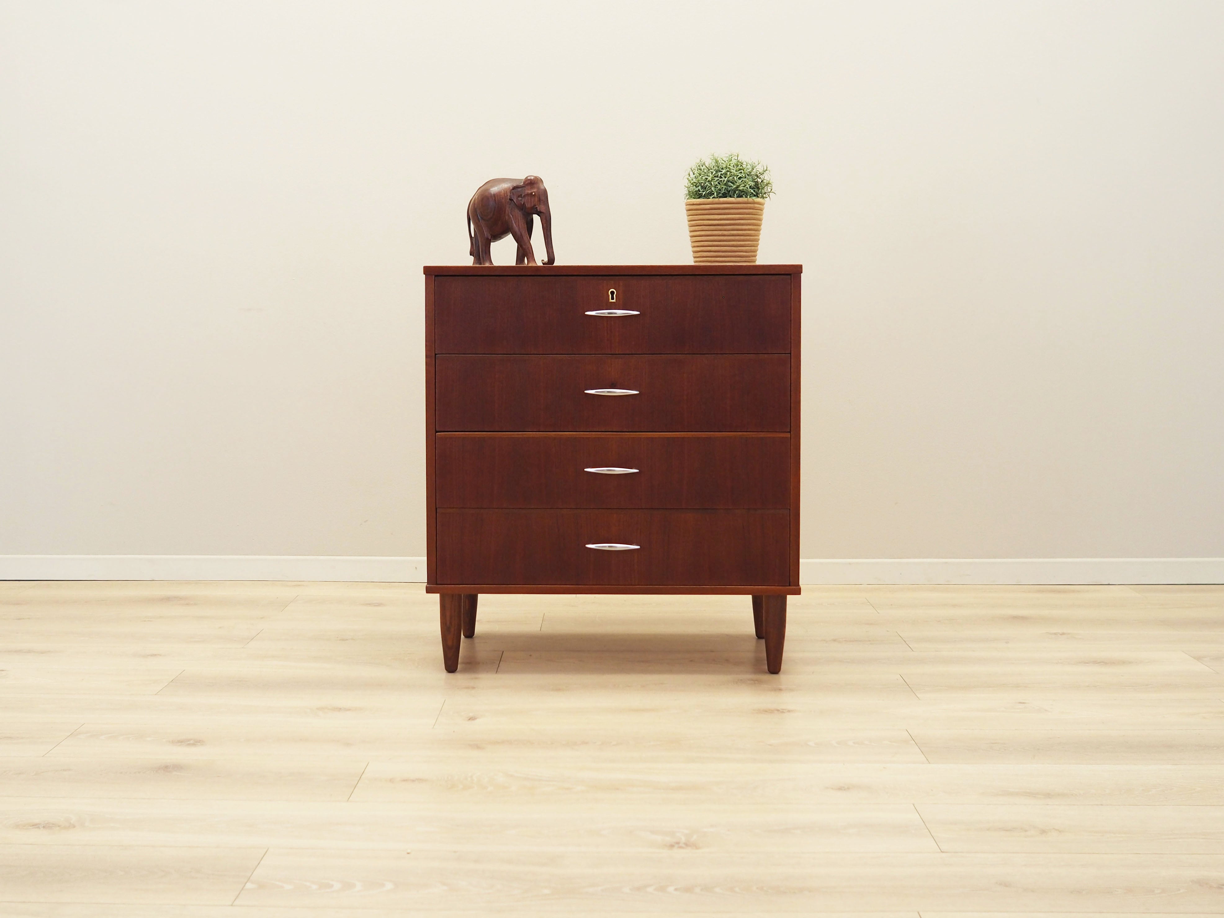 Teak_chest_of_drawers_Danish_design_from_1970s_production_Denmark