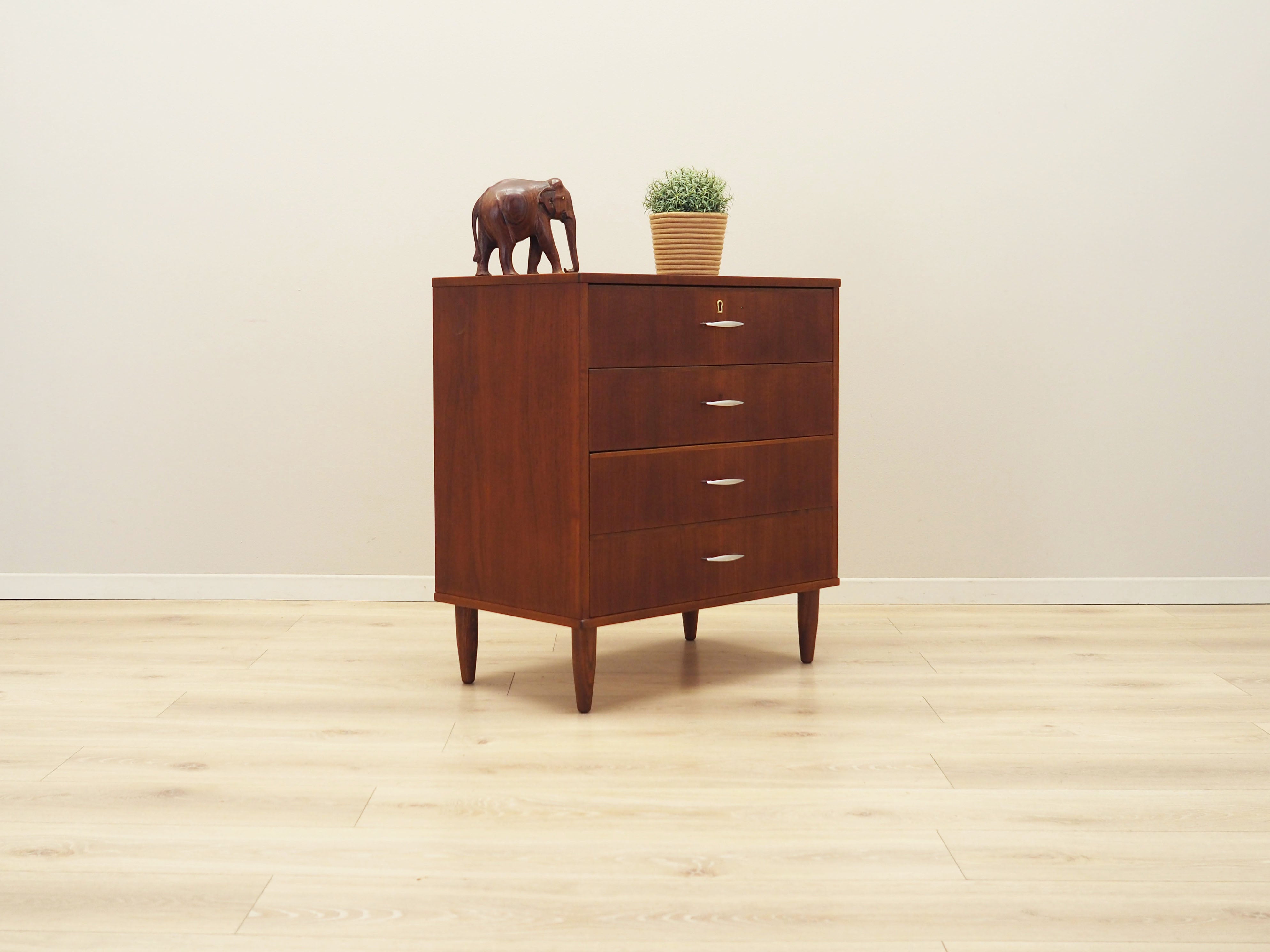 Teak_chest_of_drawers_Danish_design_from_1970s_production_Denmark