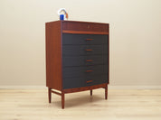 Teak_chest_of_drawers_in_Danish_design_1970s_production_Denmark