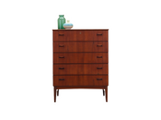 Teak_chest_of_drawers_in_Danish_design_from_1970s