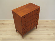 Teak_chest_of_drawers_in_Danish_design_from_1970s