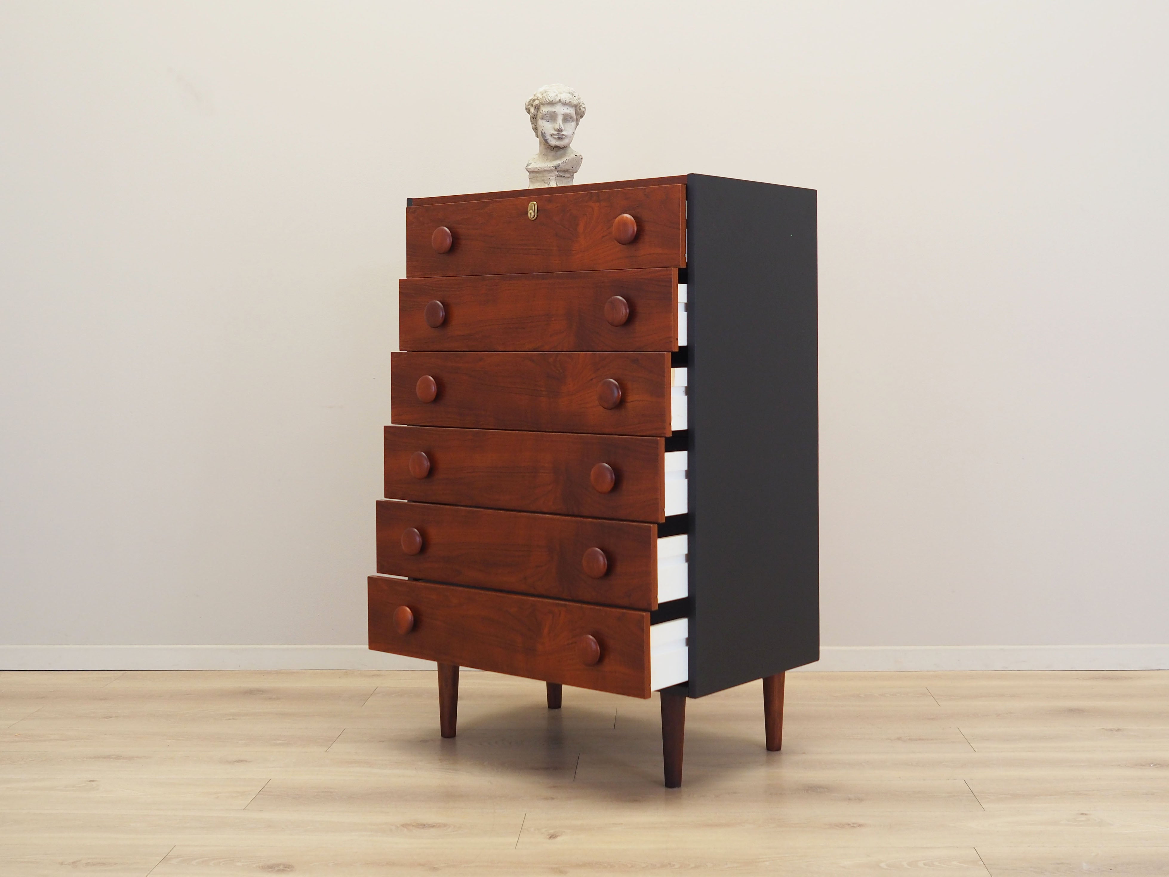 Teak_chest_of_drawers_in_Danish_design_from_1970s_production_Denmark