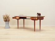 Teak_coffee_table_Danish_design_1970s_production_Denmark