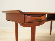 Teak_coffee_table_Danish_design_1970s_production_Denmark