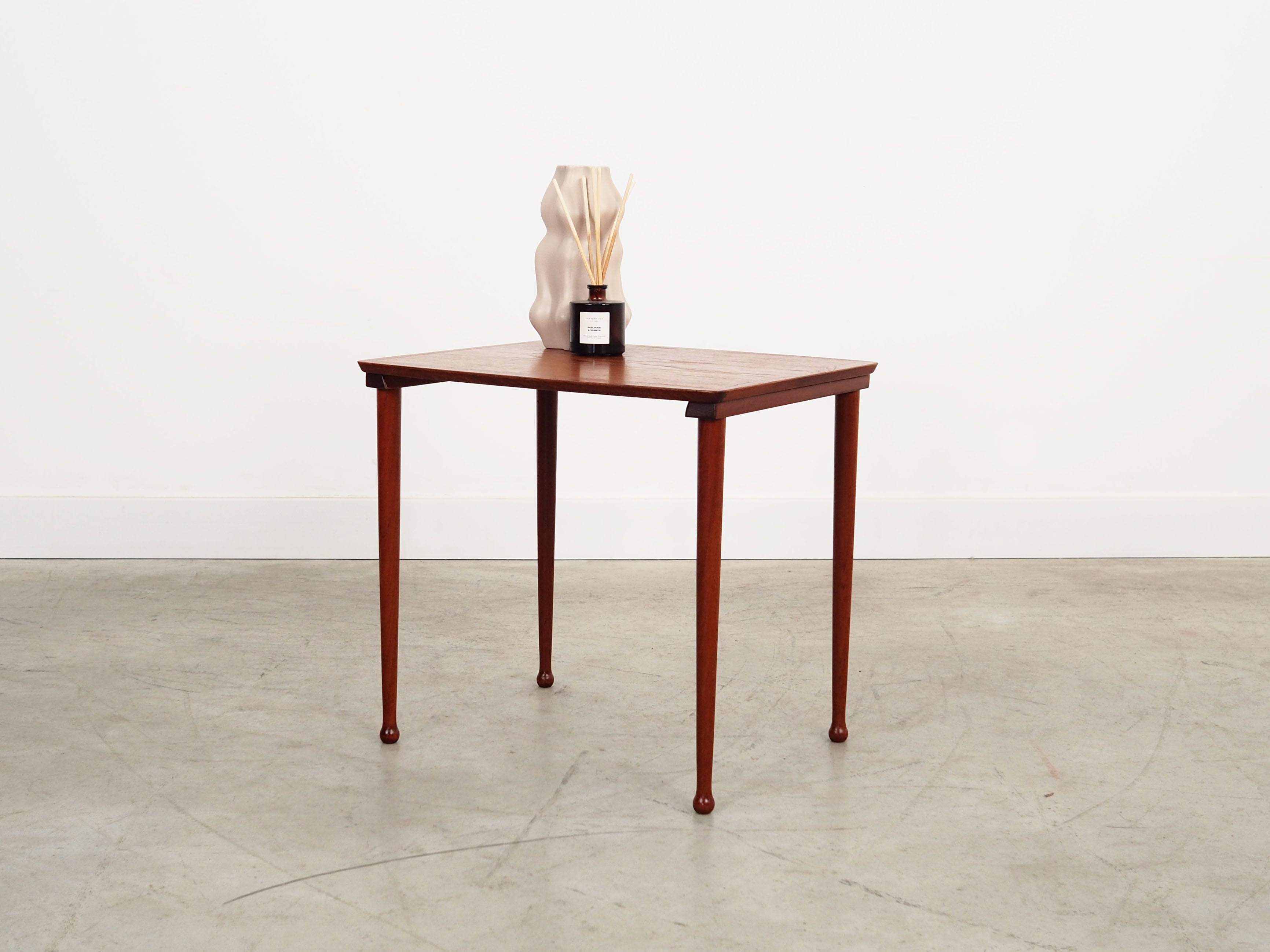 Teak_coffee_table_Danish_design_from_1970s_production_Denmark