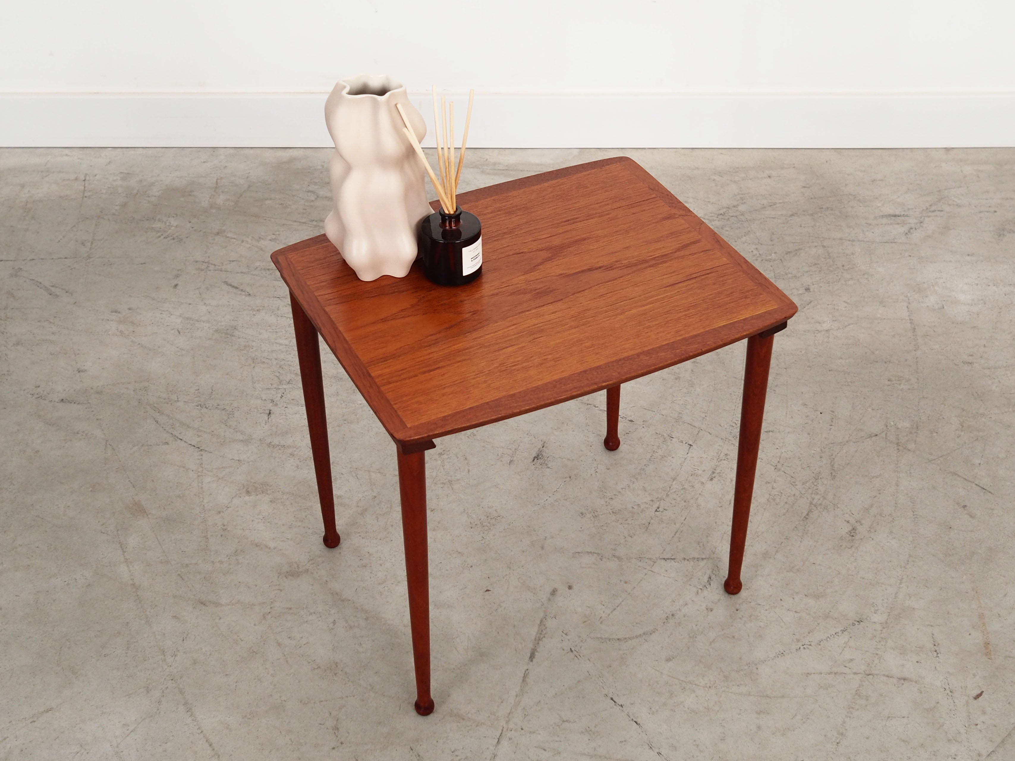 Teak_coffee_table_Danish_design_from_1970s_production_Denmark