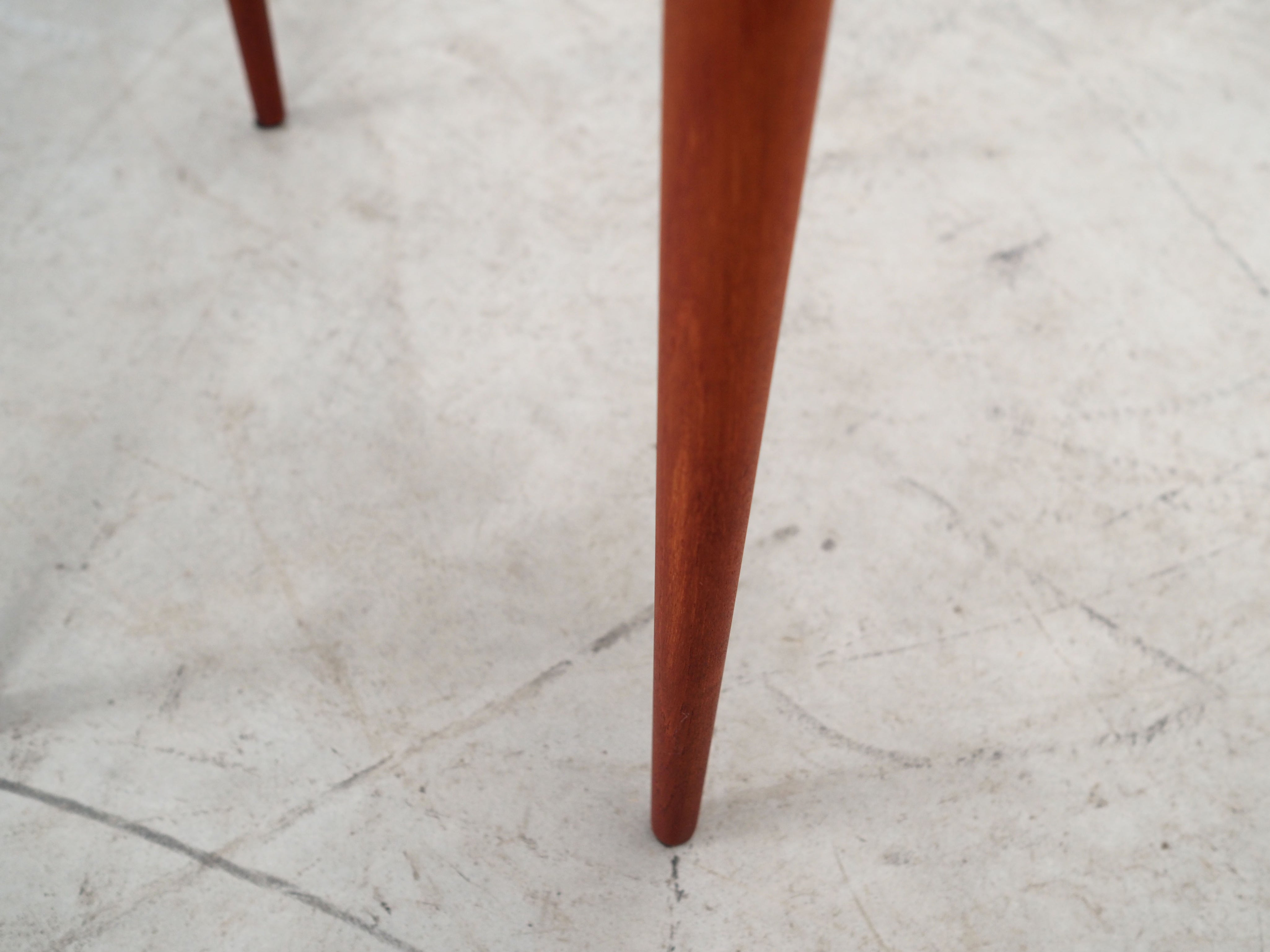 Teak_coffee_table_in_Danish_design_from_1970s_production_Denmark