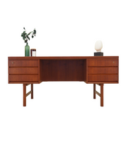 Teak_desk_Danish_design_1970s_production_Denmark