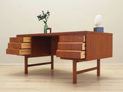 Teak_desk_Danish_design_1970s_production_Denmark