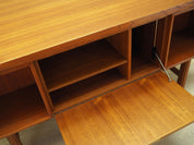 Teak_desk_Danish_design_1970s_production_Denmark
