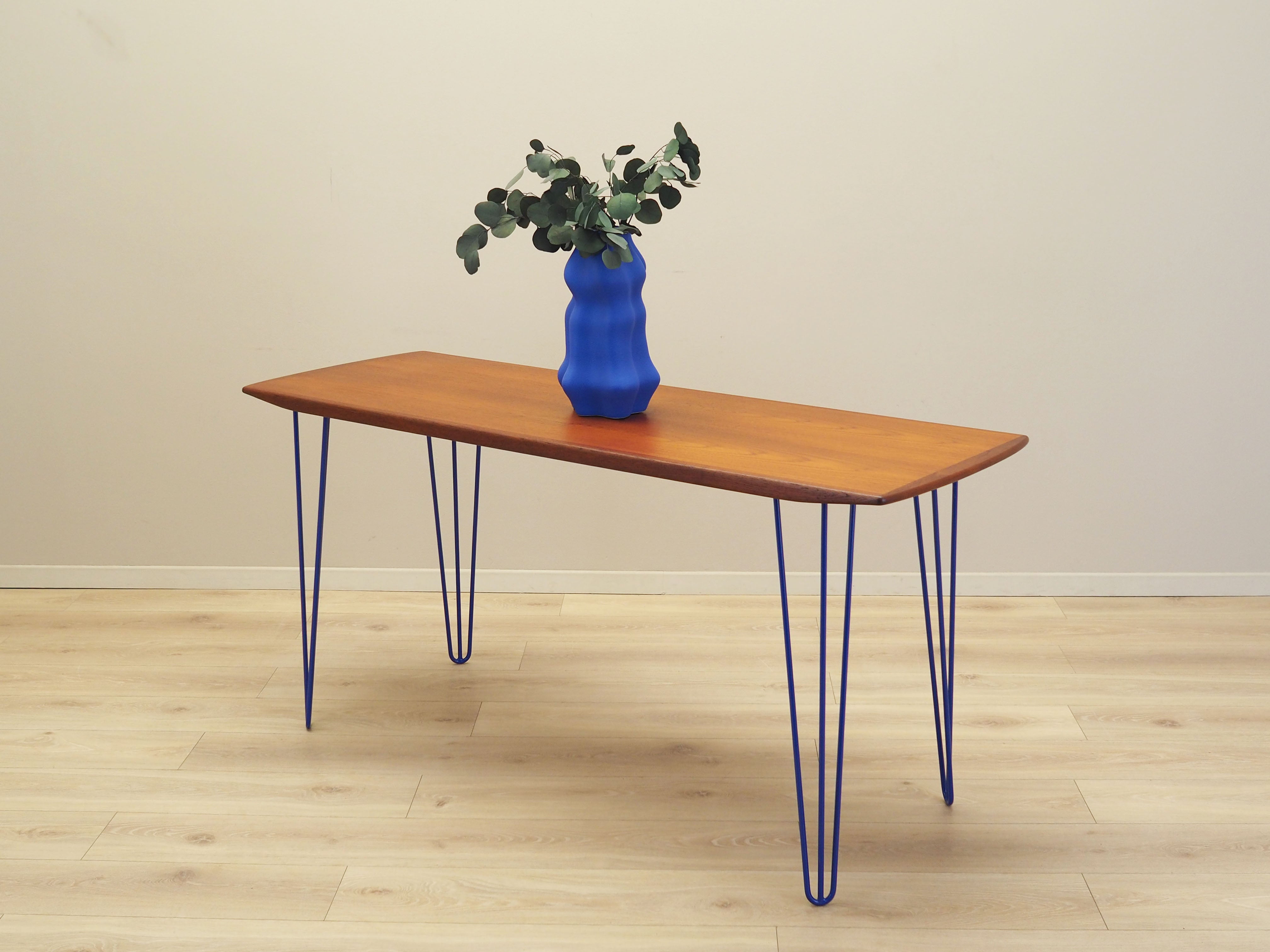 Teak_desk_Danish_design_from_1970s_production_Denmark