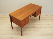 Teak_desk_in_Danish_design_1970s