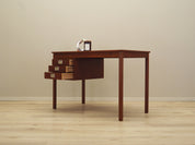 Teak_desk_in_Danish_design_from_1960s_production_Denmark