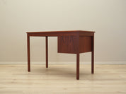 Teak_desk_in_Danish_design_from_1960s_production_Denmark