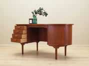 Teak_desk_in_Danish_design_from_1970s_by_H.P._Hansen_crafted_by_Randers_M_belfabrik