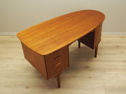 Teak_desk_in_Danish_design_from_1970s_by_H.P._Hansen_crafted_by_Randers_M_belfabrik