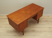 Teak_desk_in_Danish_design_from_1970s_production_Denmark