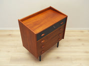 Teak_dressing_table_Danish_design_1970s_production_Denmark