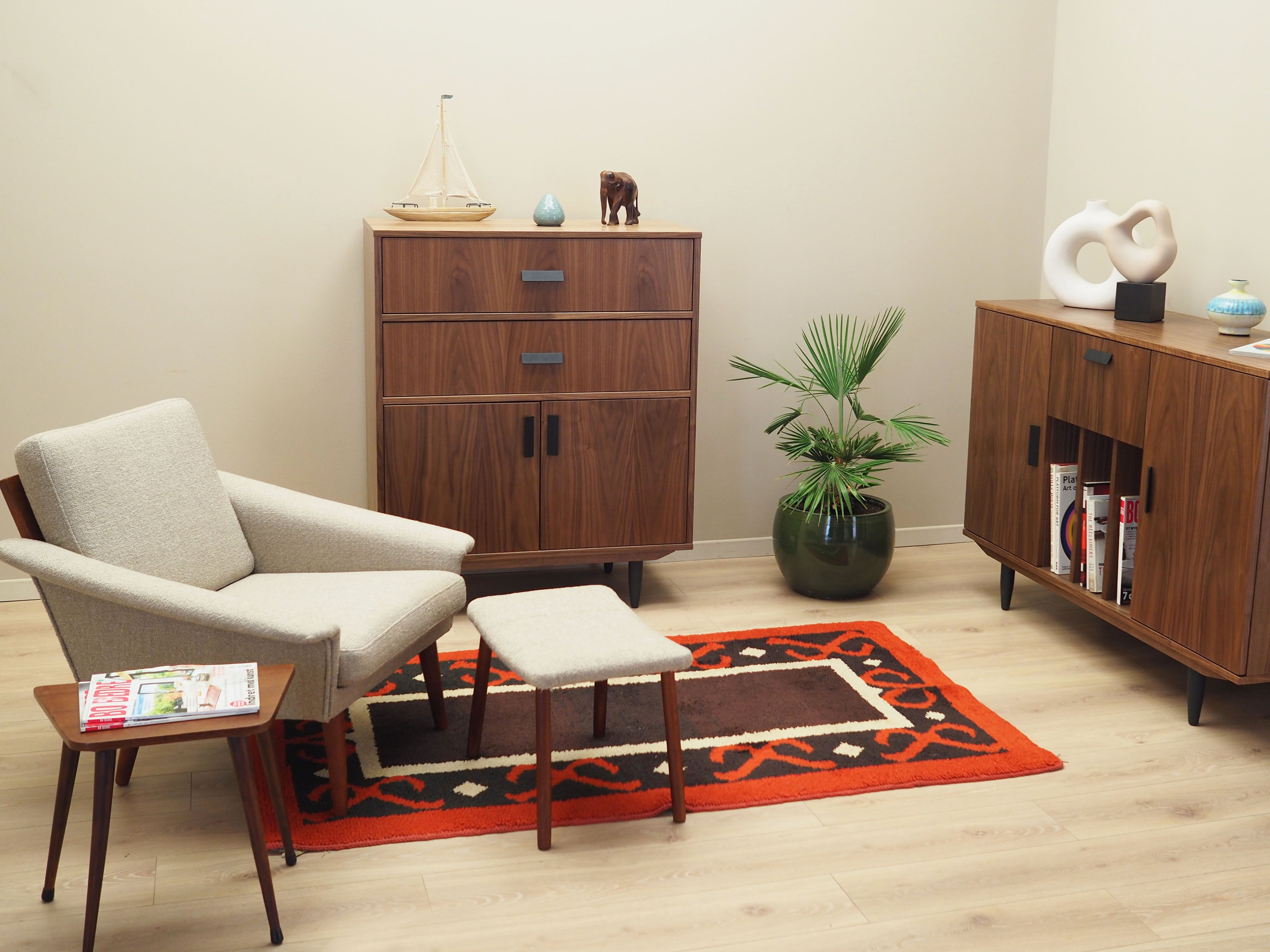 Teak_footrest_Danish_design_1970s_production_Denmark