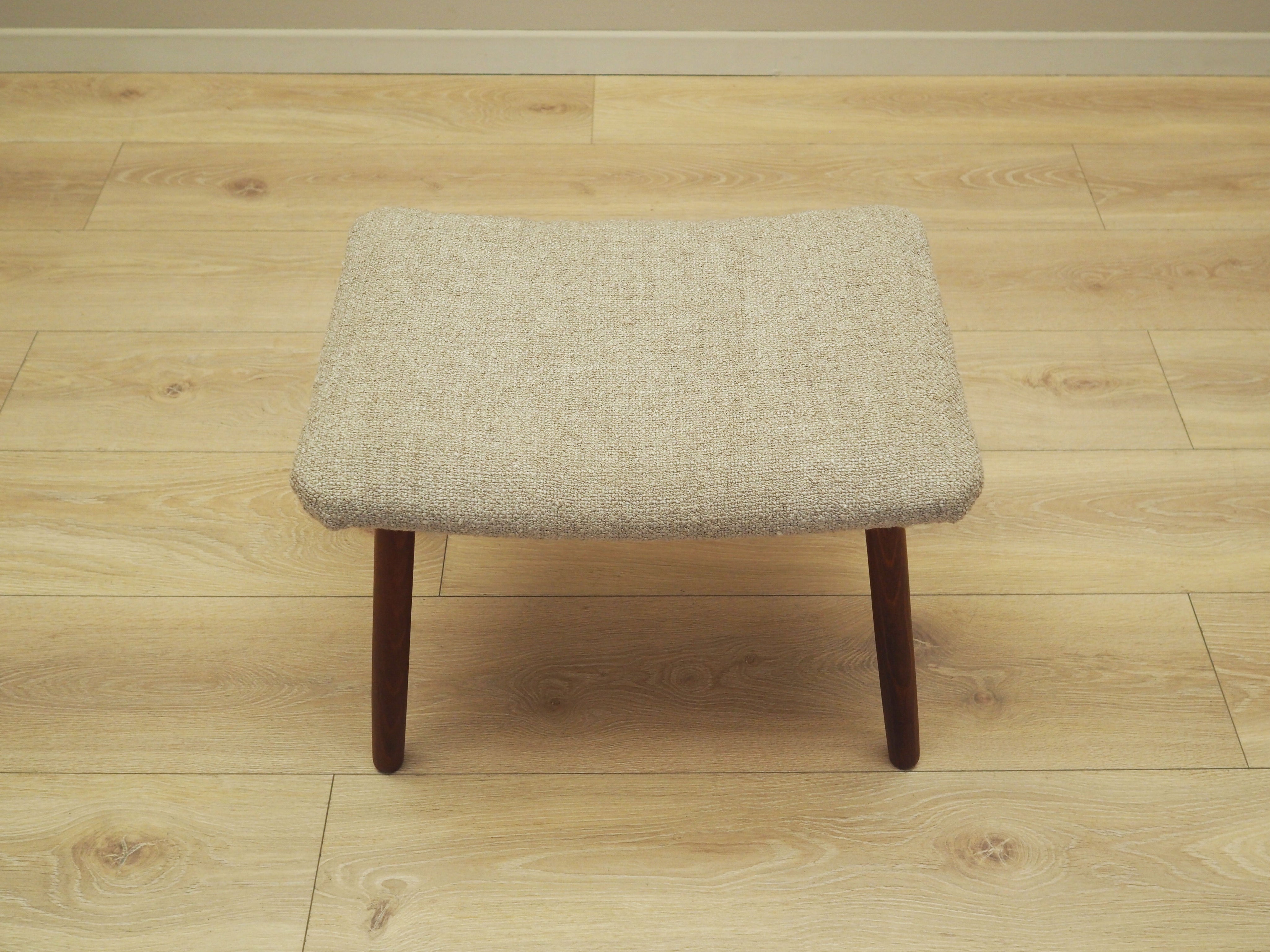 Teak_footrest_Danish_design_1970s_production_Denmark