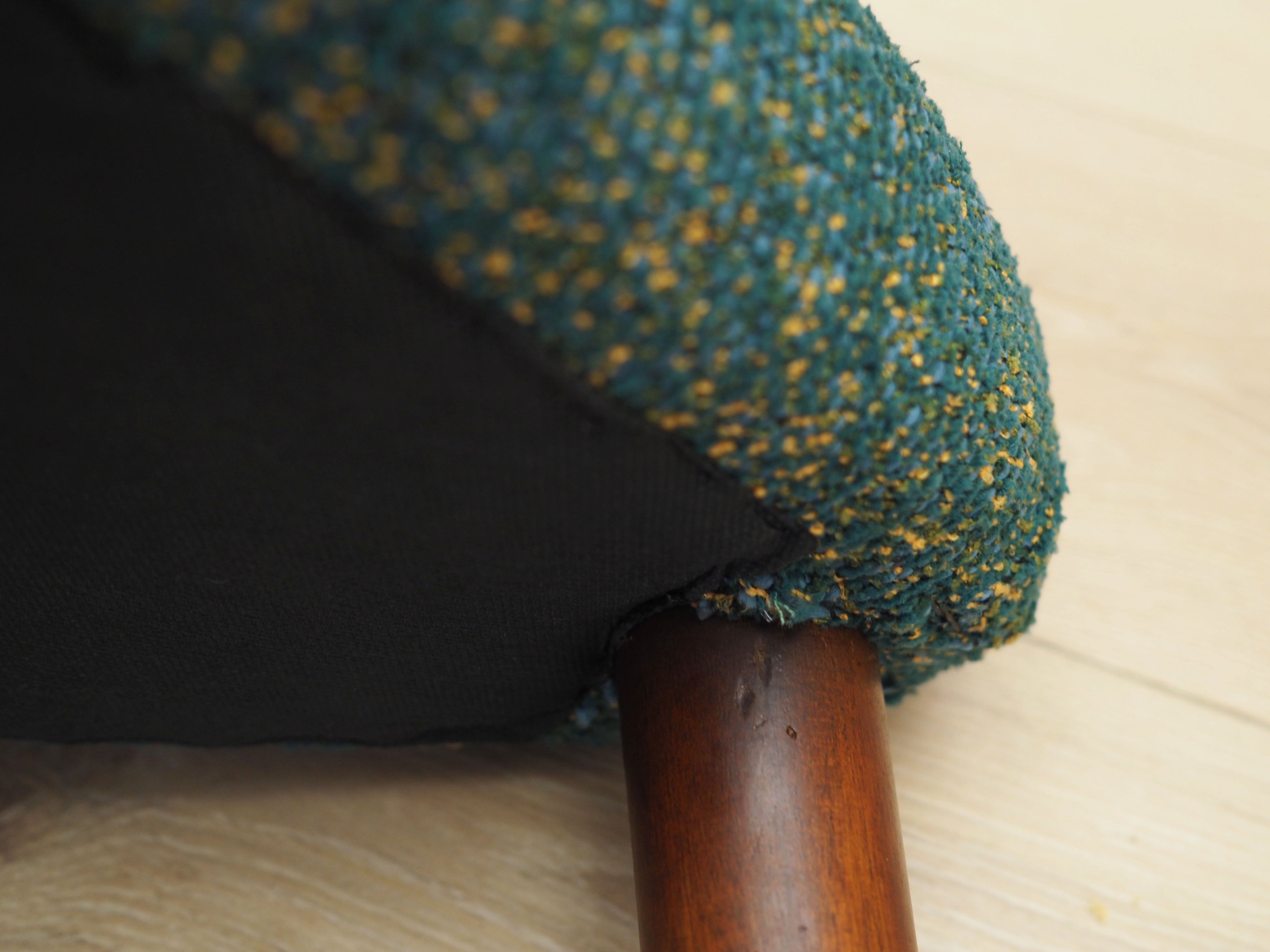 Teak_footrest_Danish_design_from_1970s_production_Denmark