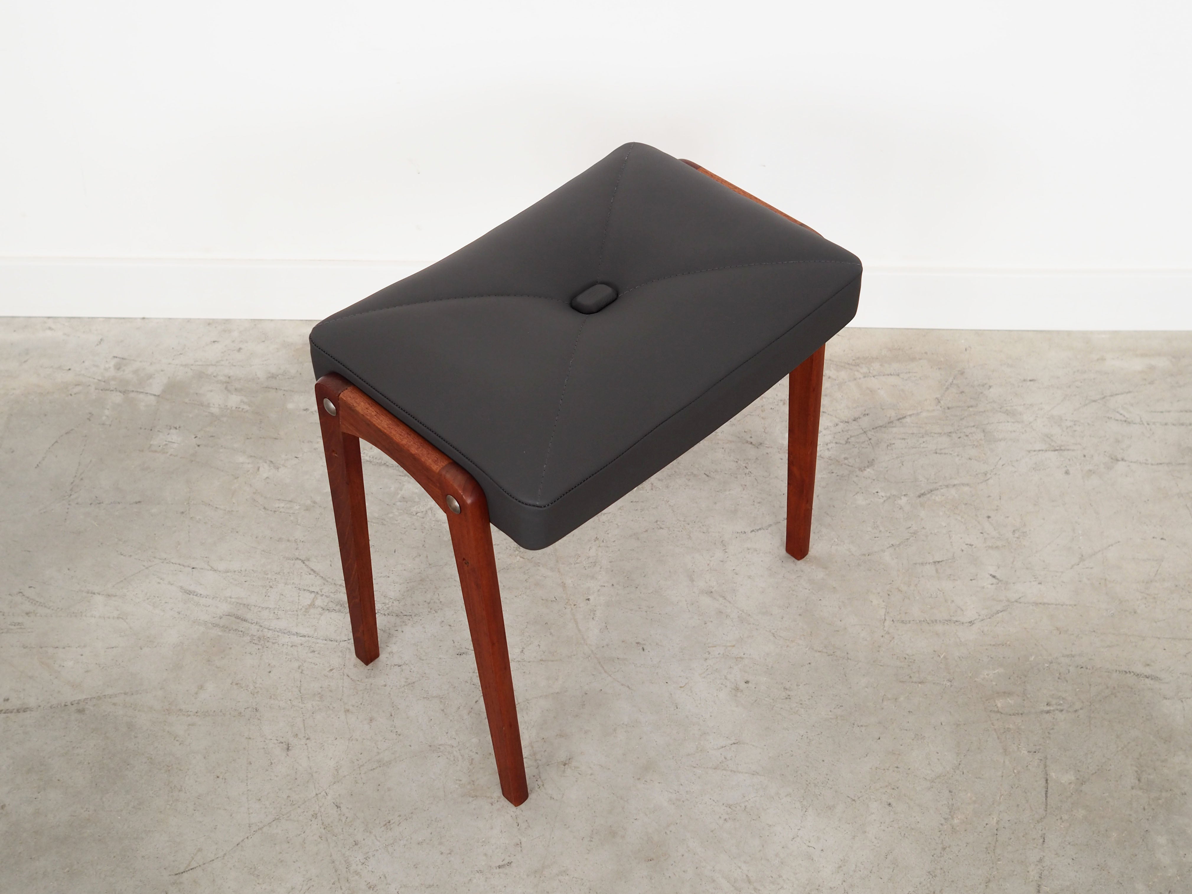 Teak_footstool_Danish_design_1970s_production_Denmark