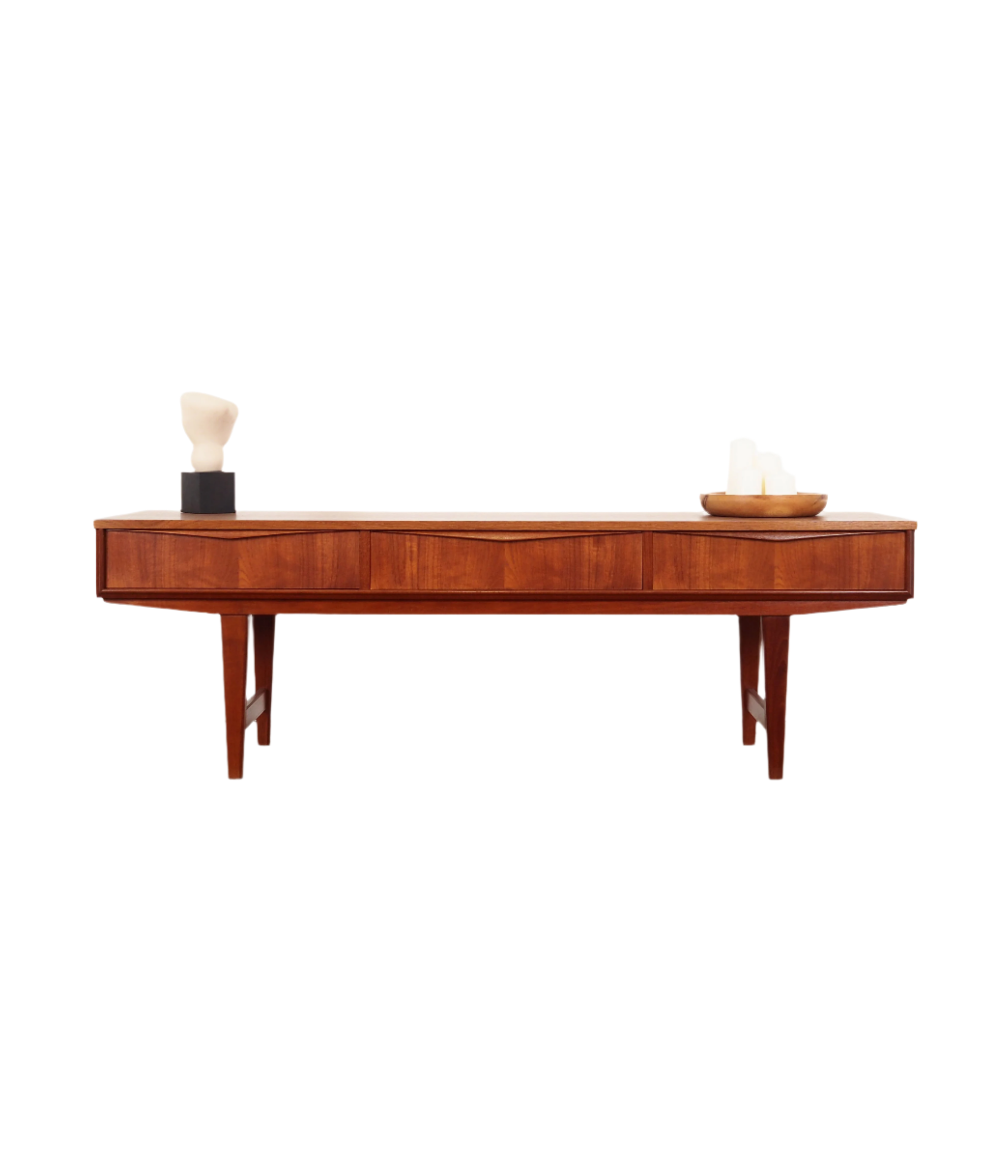 Teak_lowboard_Danish_design_1970s_production_Denmark