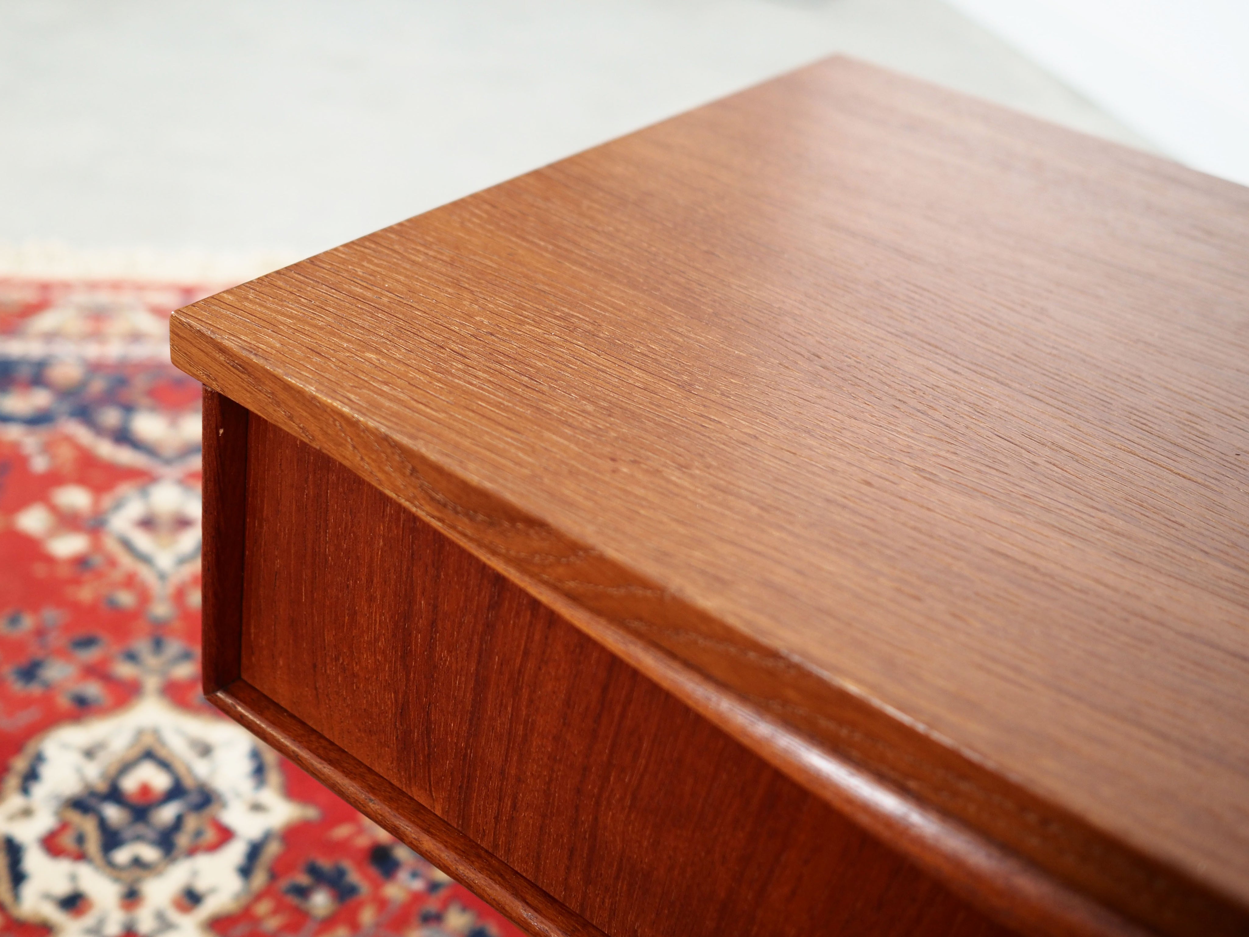 Teak_lowboard_Danish_design_1970s_production_Denmark