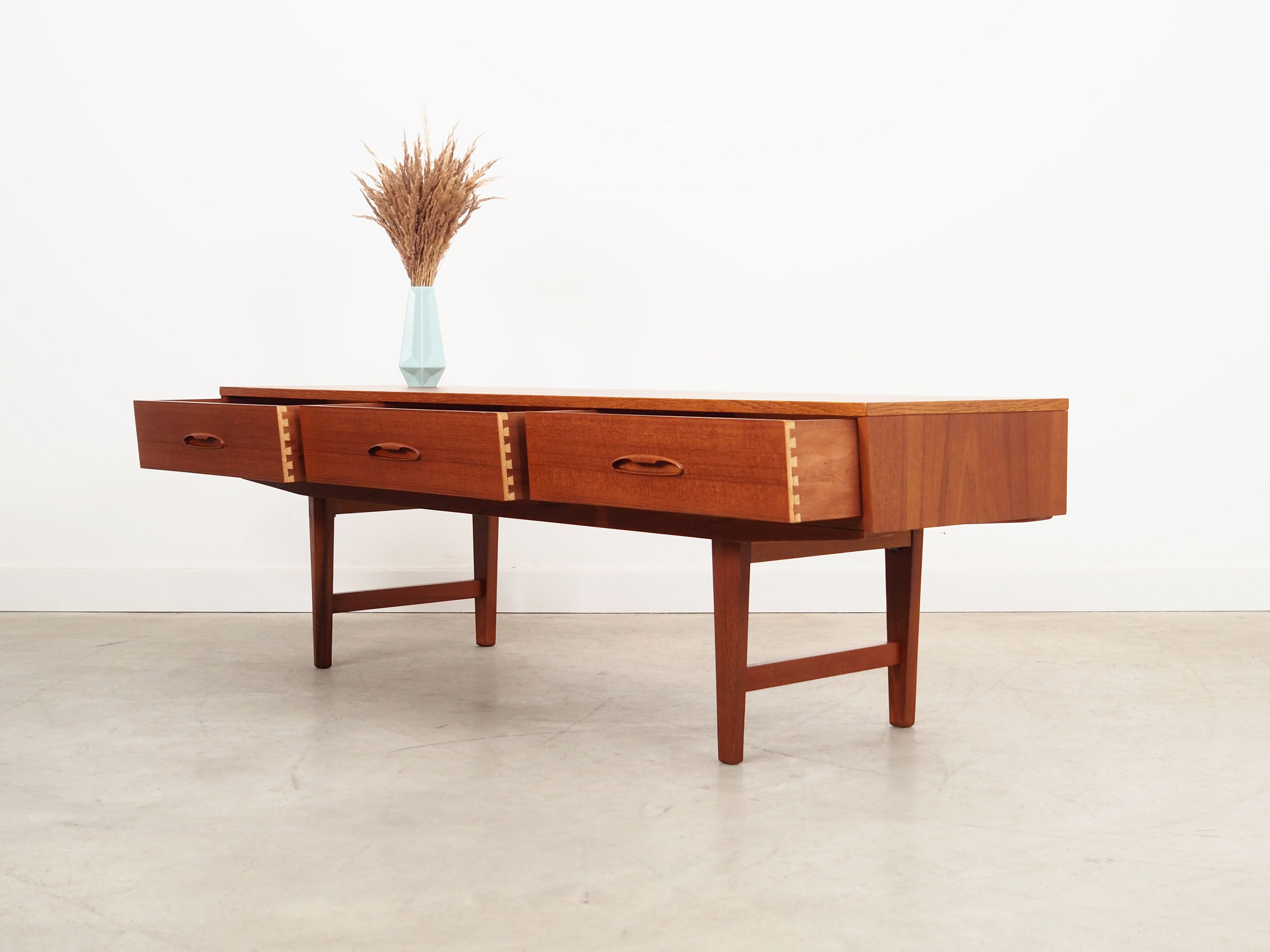 Teak_lowboard_in_Danish_design_from_1960s