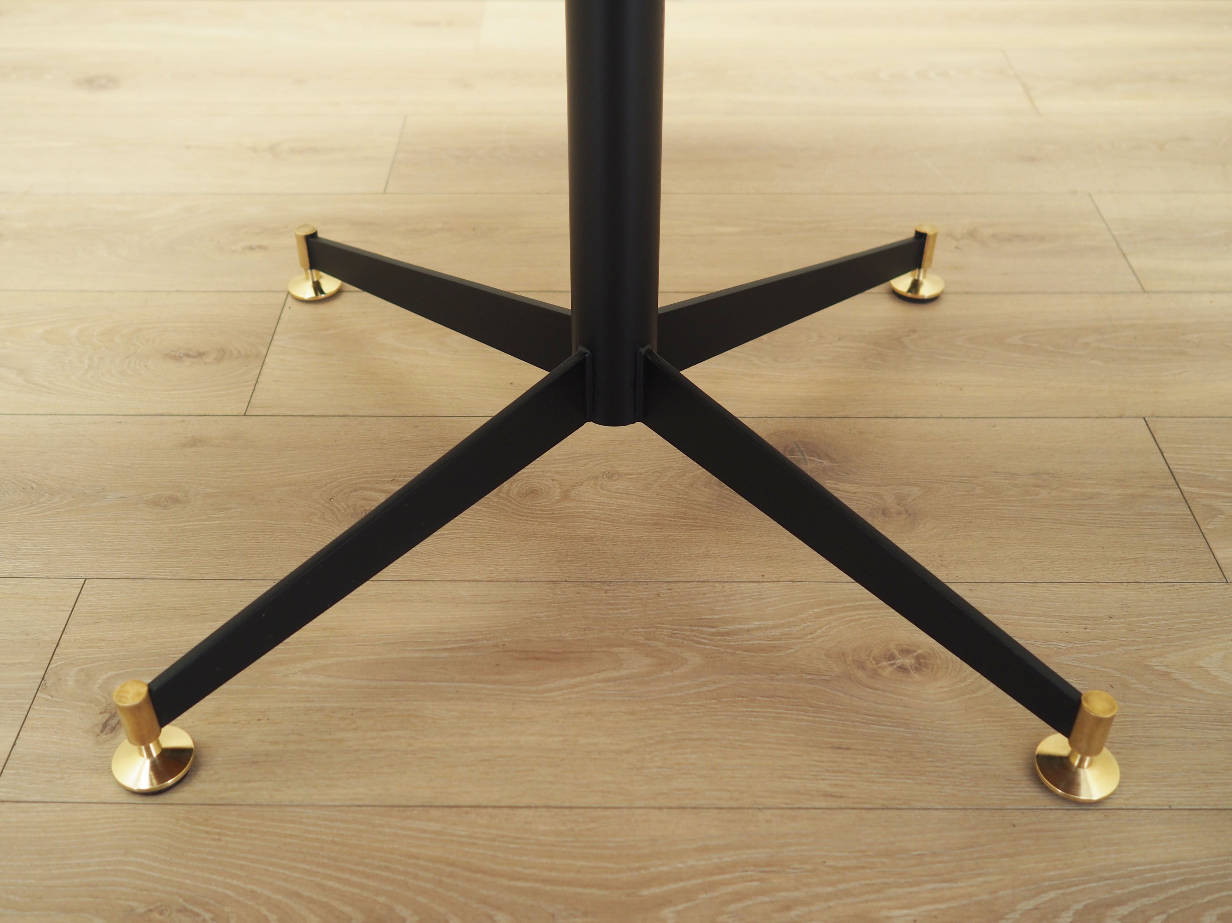 Teak_round_table_Italian_design_1970s_production_Italy