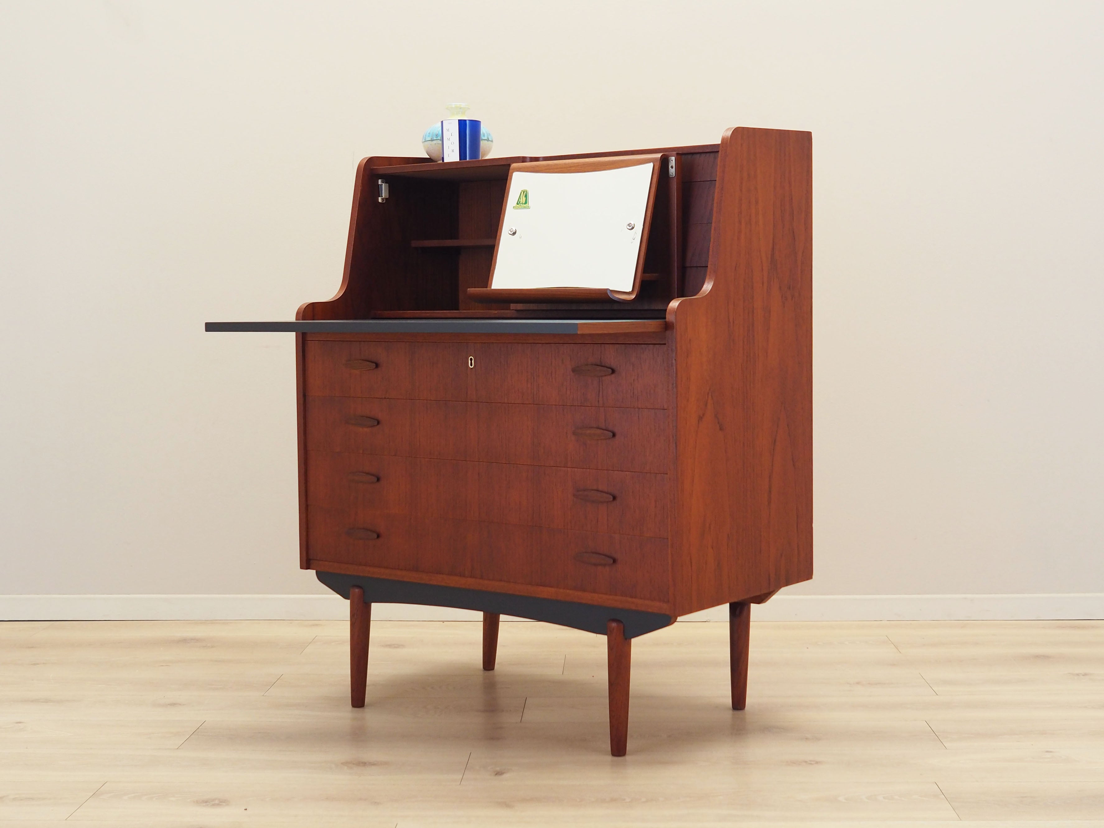 Teak_secretary_Danish_design_1970s