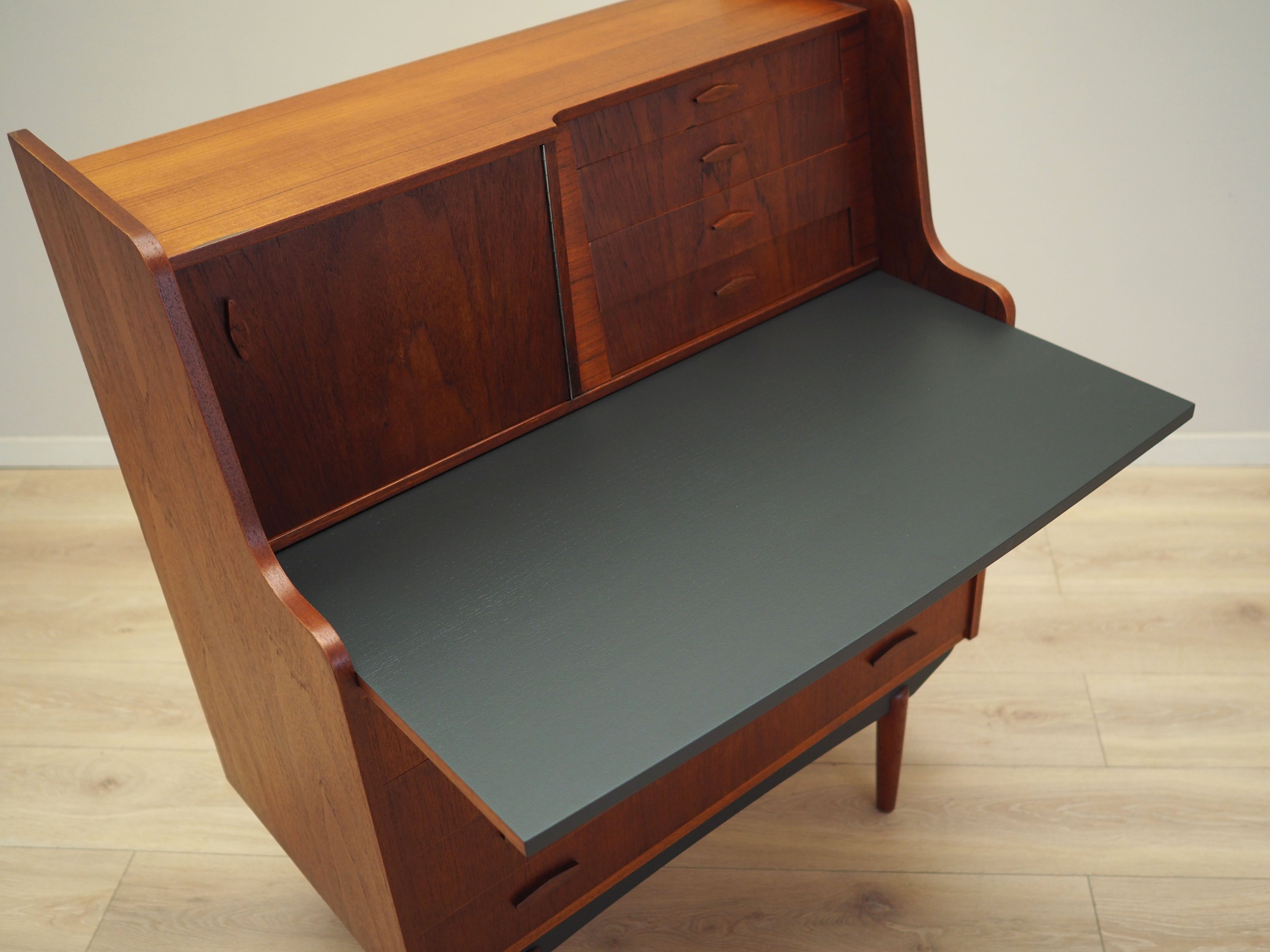 Teak_secretary_Danish_design_1970s