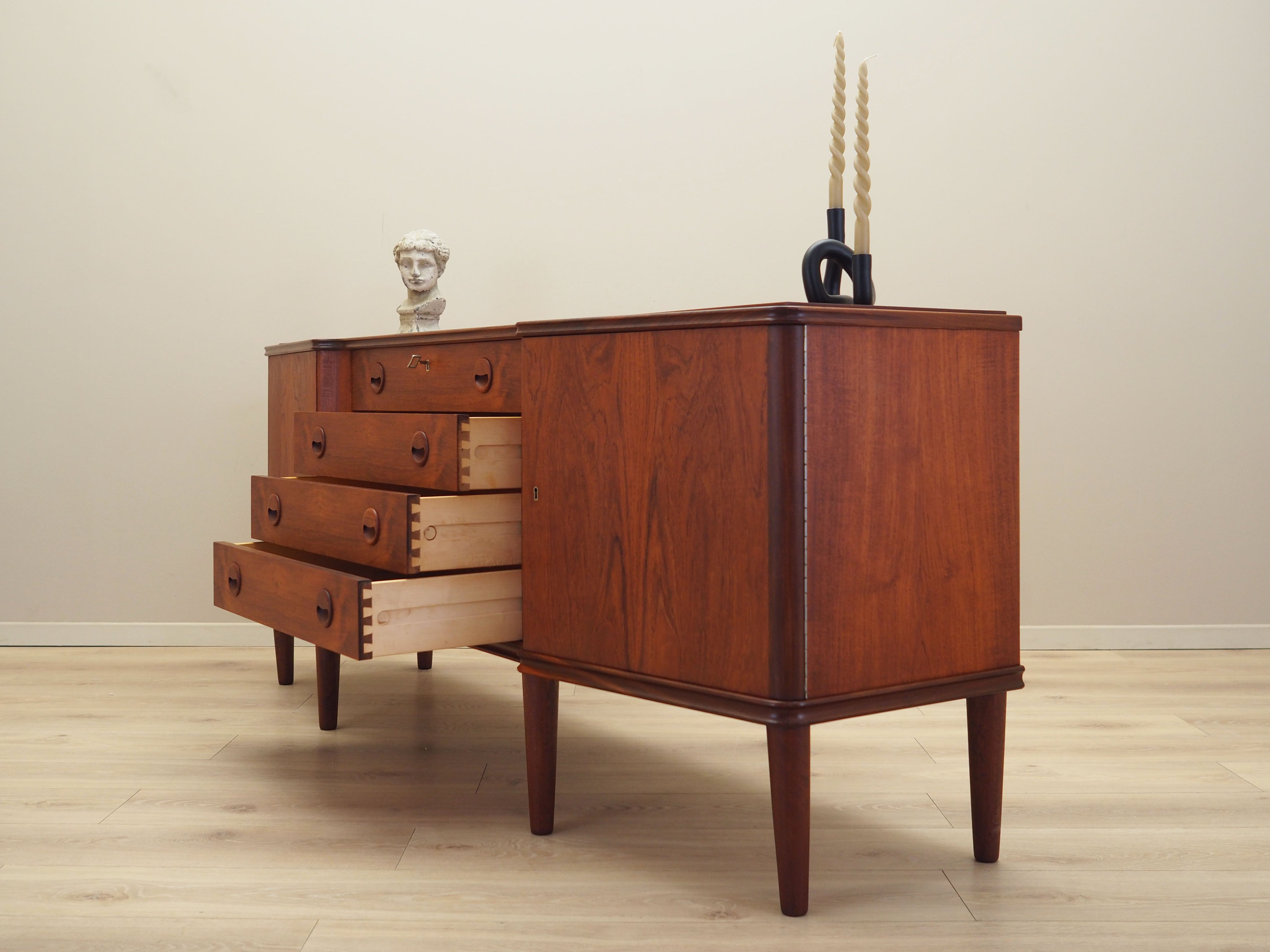 Teak_sideboard_Danish_design_1960s_production_Denmark