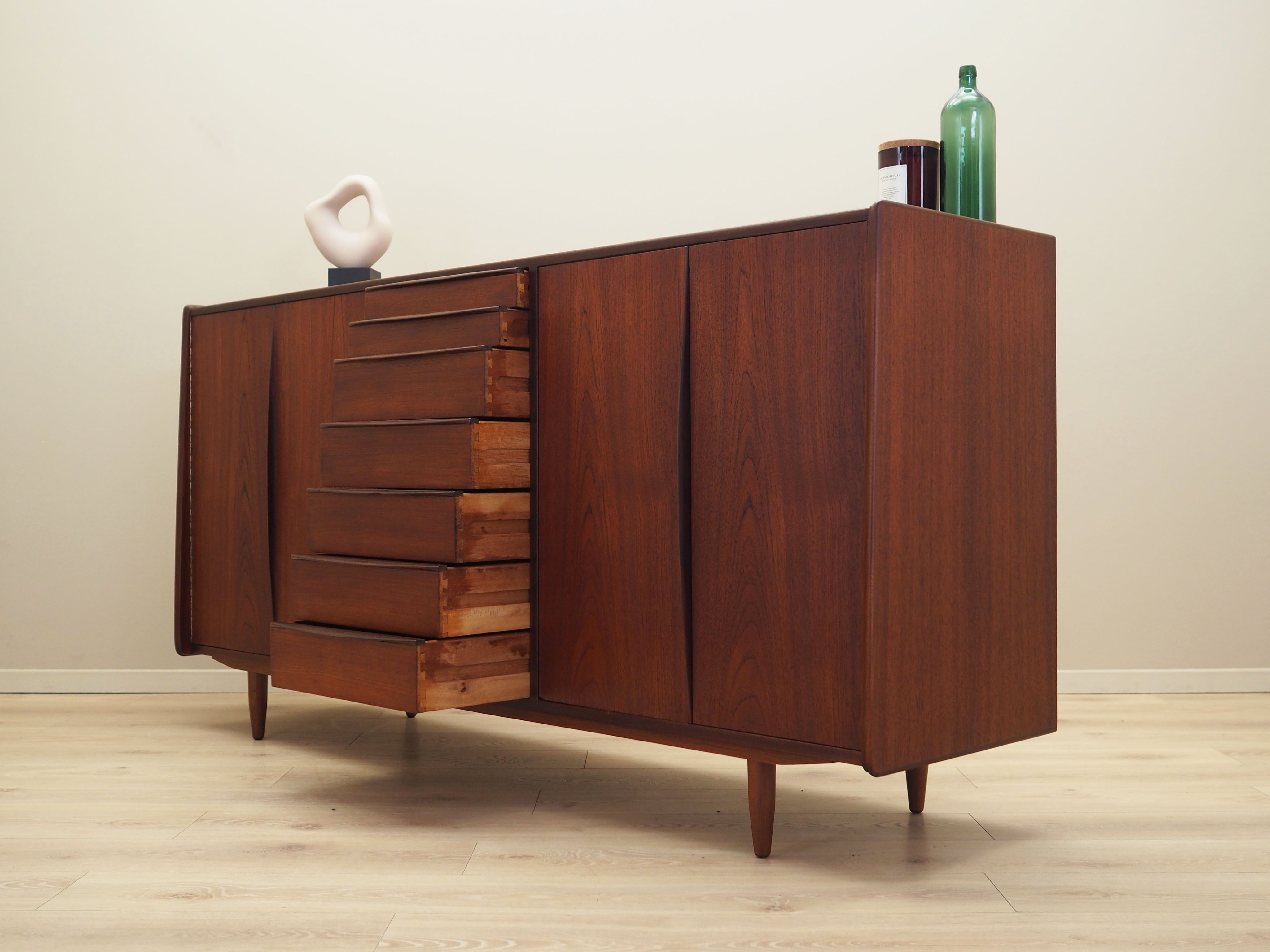 Teak_sideboard_Danish_design_1970s