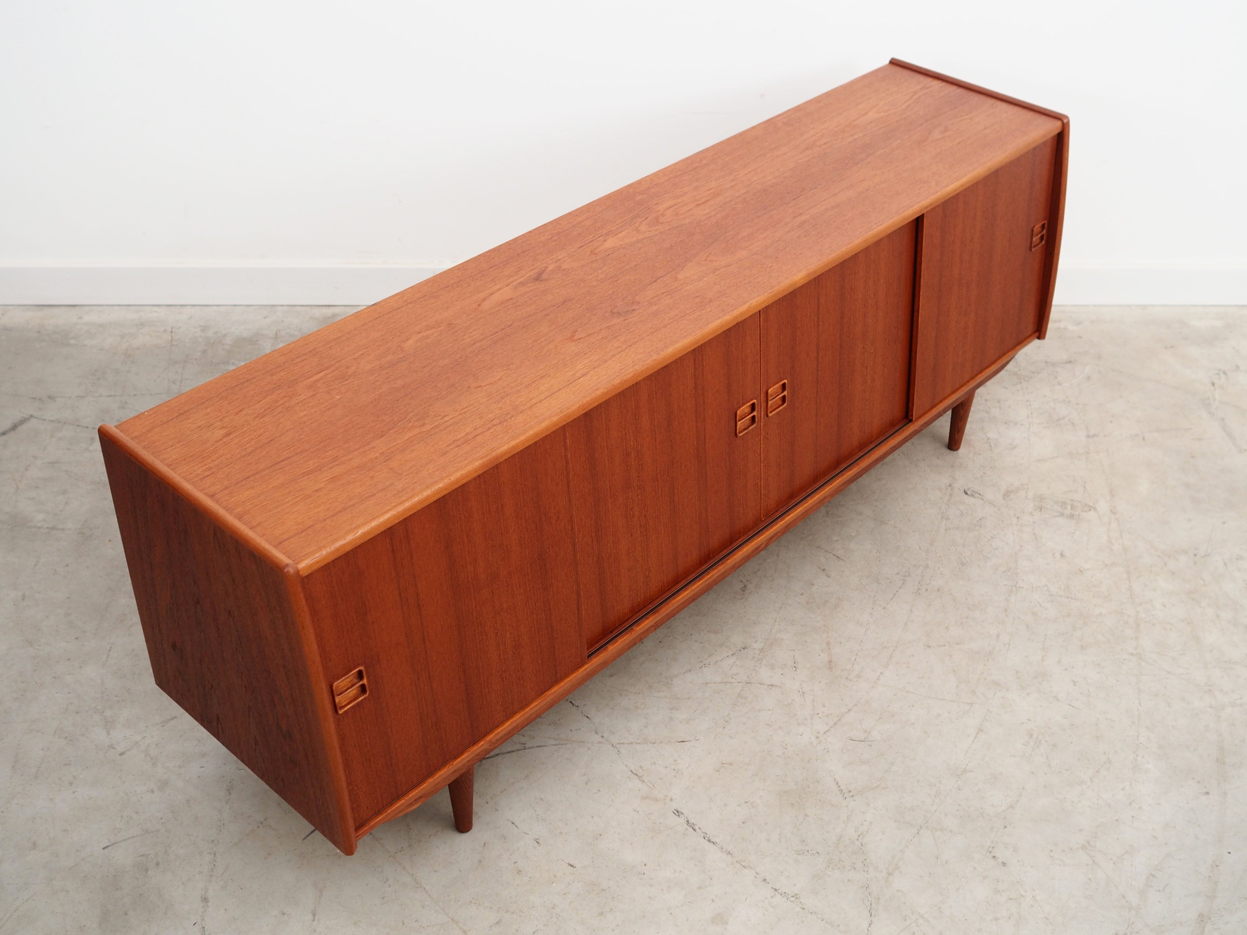Teak_sideboard_Danish_design_1970s_manufacturer_Aerthoj_Jensen_Molholm_Herning