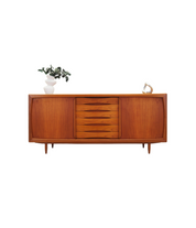 Teak_sideboard_Danish_design_1970s_manufacturer_Dyrlund