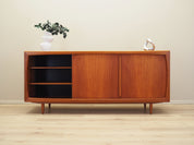 Teak_sideboard_Danish_design_1970s_manufacturer_Dyrlund