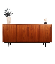 Teak_sideboard_Danish_design_1970s_production_Denmark