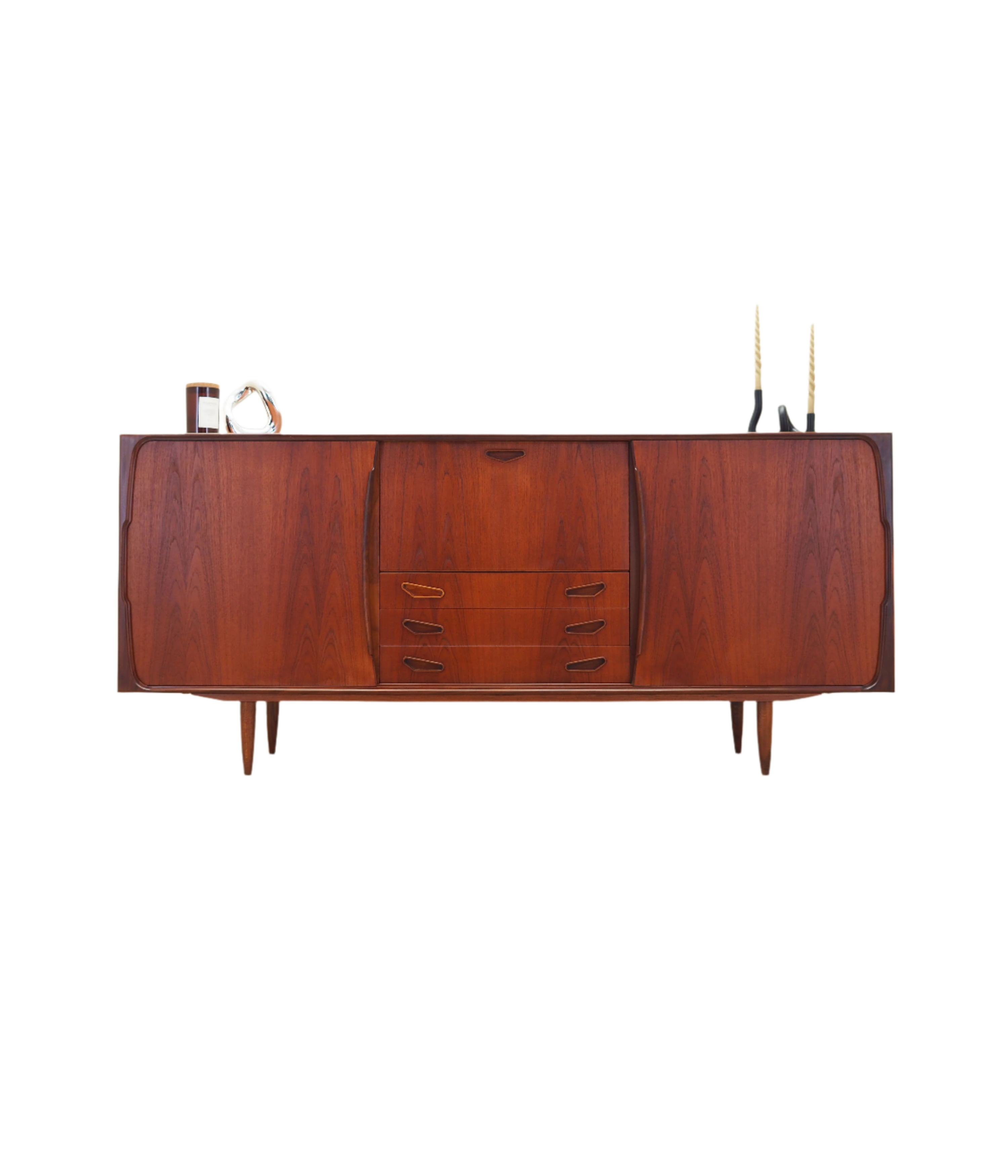 Teak_sideboard_in_Danish_design_1970s