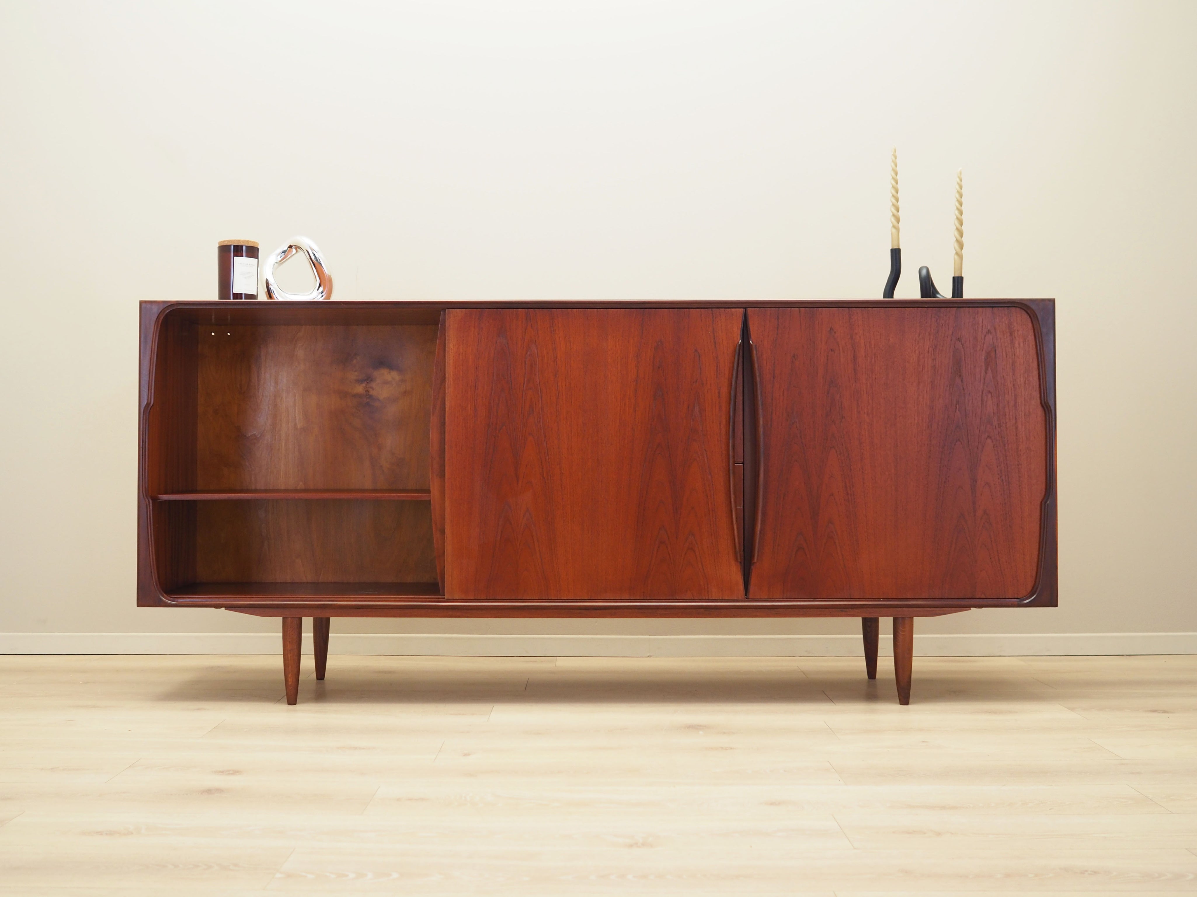 Teak_sideboard_in_Danish_design_1970s