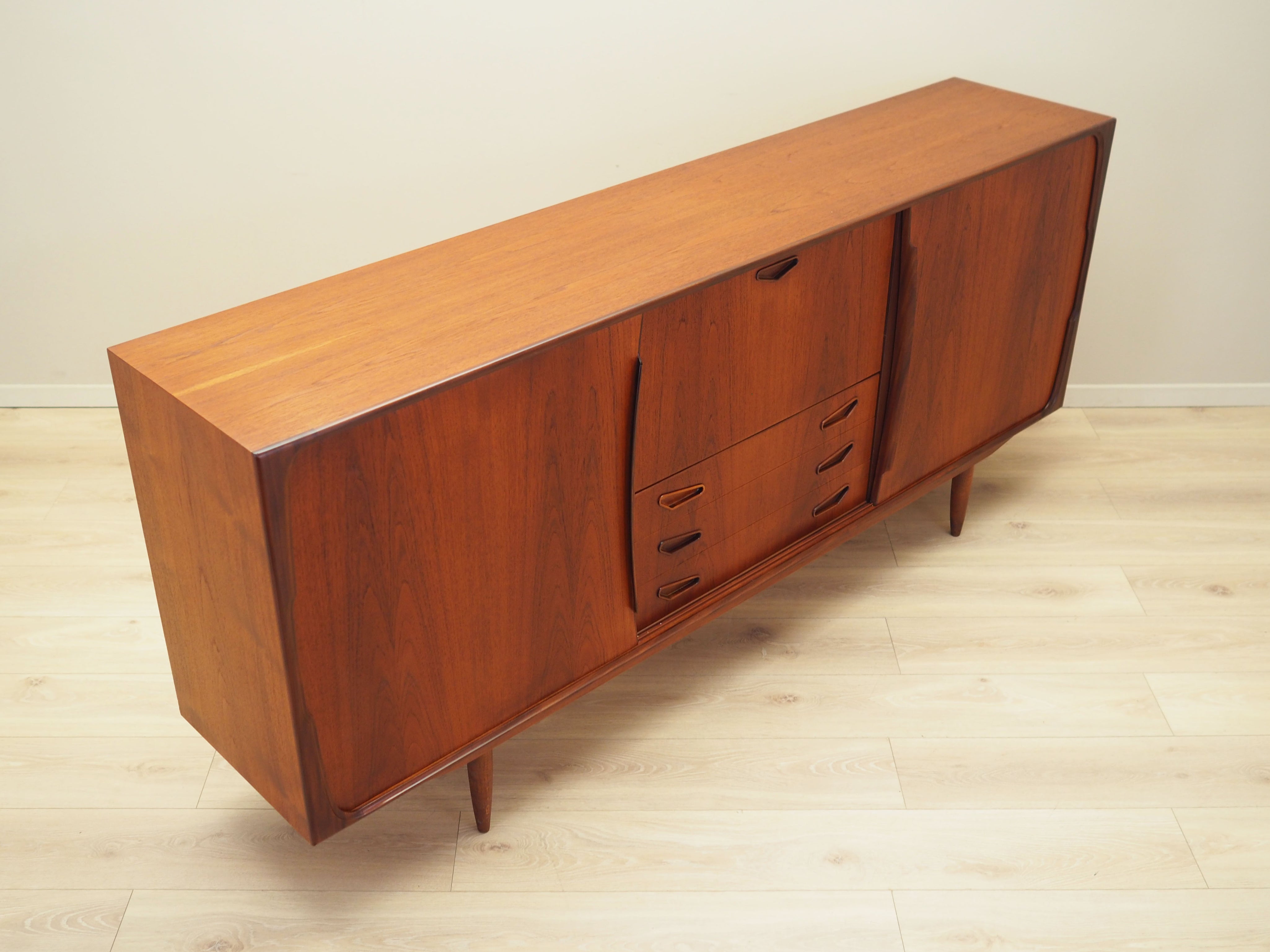 Teak_sideboard_in_Danish_design_1970s