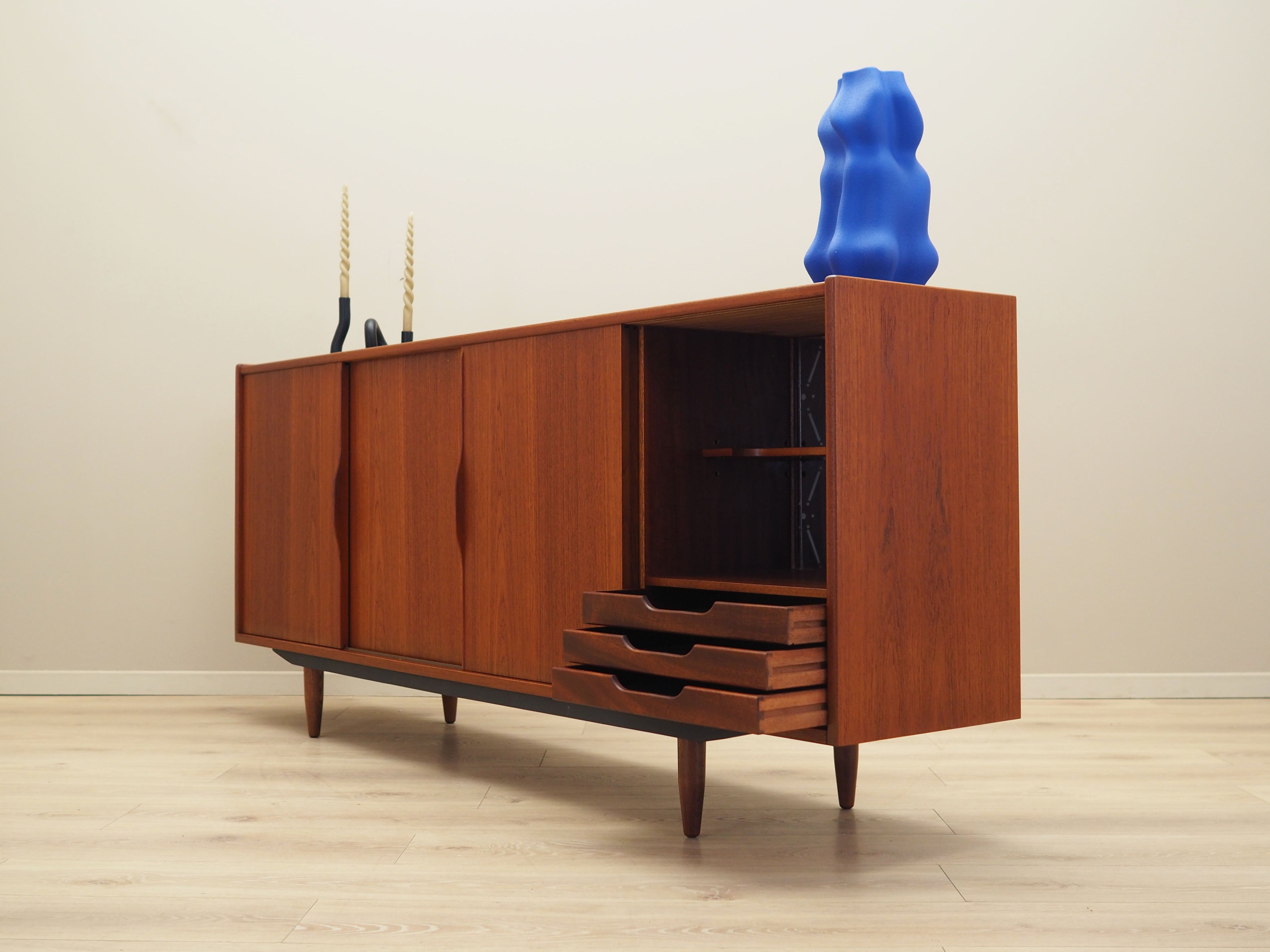 Teak_sideboard_in_Danish_design_from_1970s