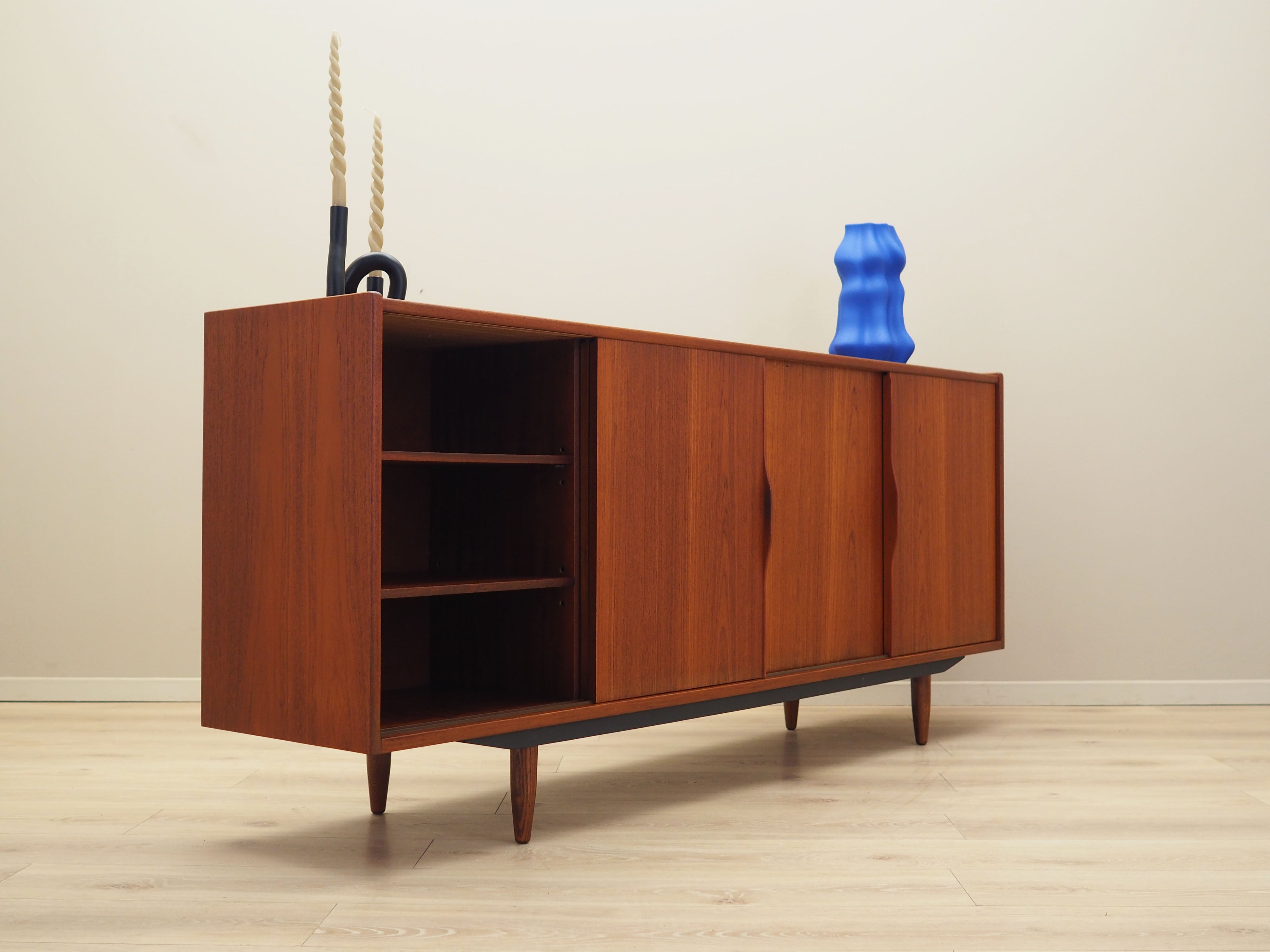Teak_sideboard_in_Danish_design_from_1970s